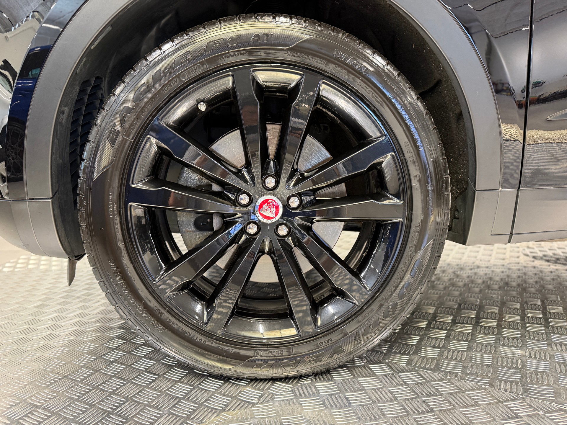 JAGUAR E-Pace 2.0 P200 S AWD Automatik-image-14