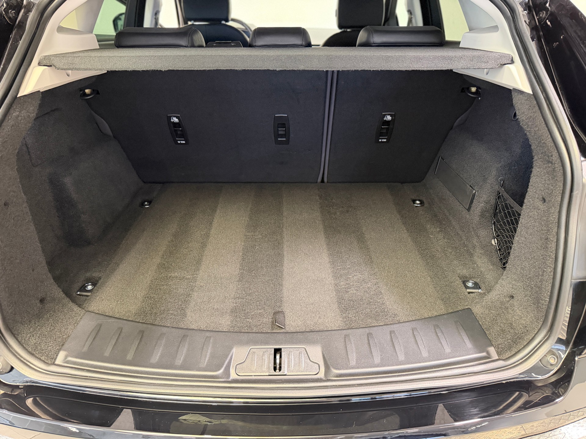 JAGUAR E-Pace 2.0 P200 S AWD Automatik-image-12