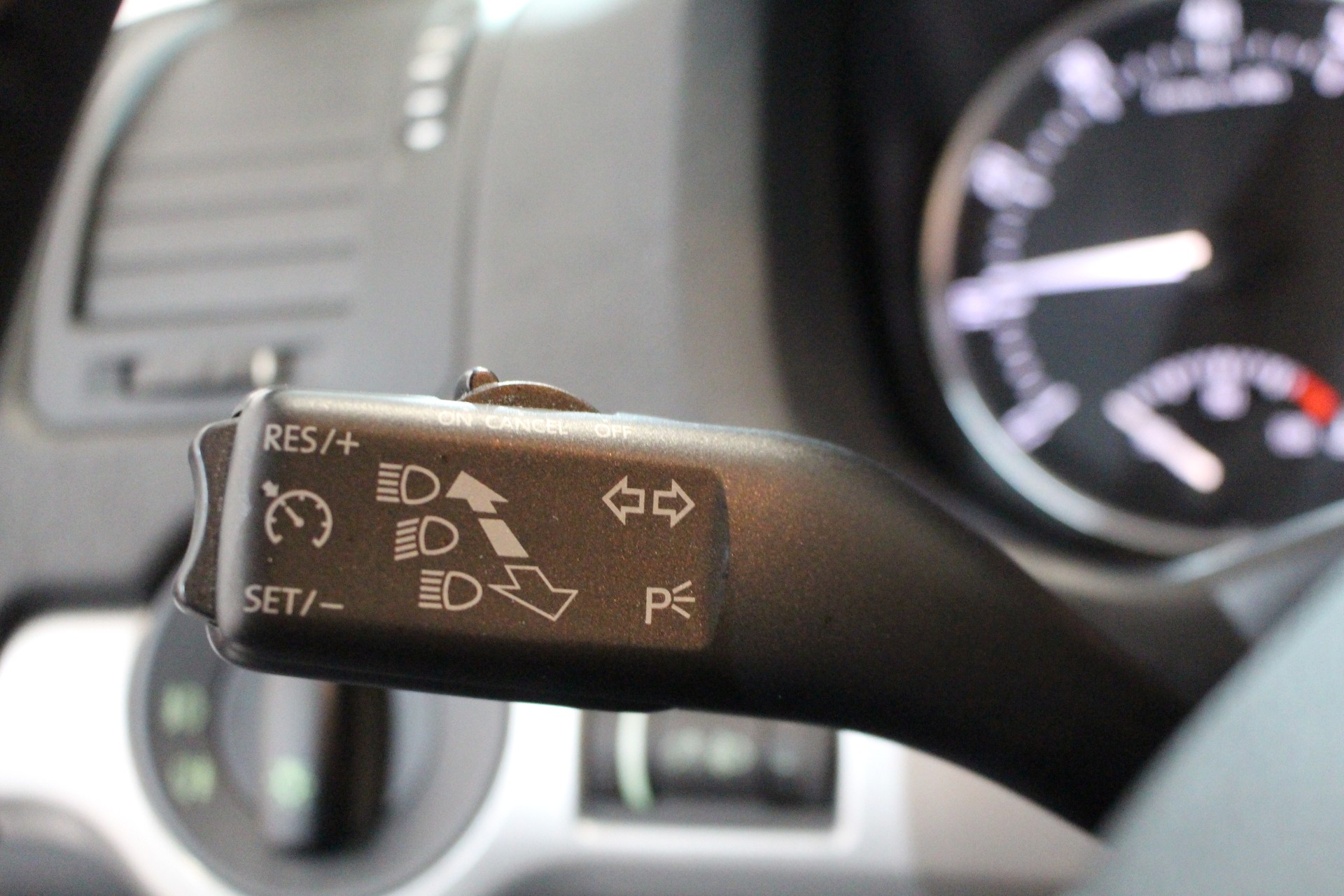 SKODA Octavia Combi 1.4 TSI Elegance-image-14