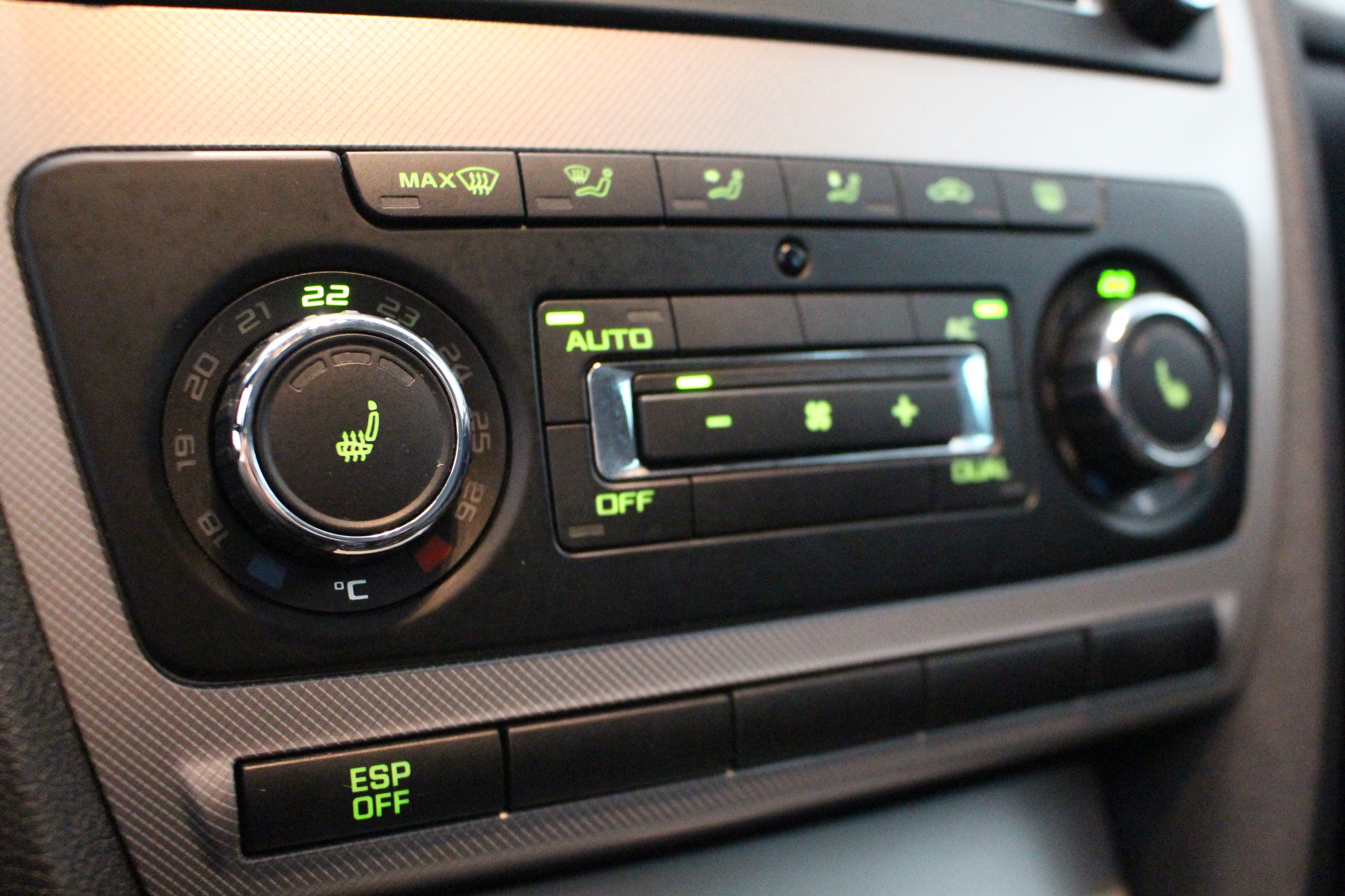 SKODA Octavia Combi 1.4 TSI Elegance-image-18