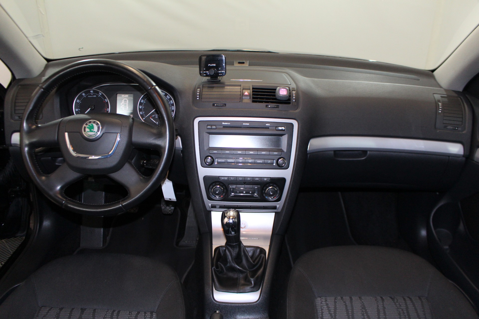 SKODA Octavia Combi 1.4 TSI Elegance-image-12