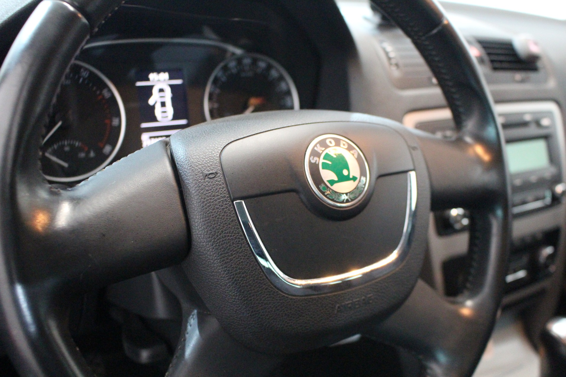 SKODA Octavia Combi 1.4 TSI Elegance-image-13