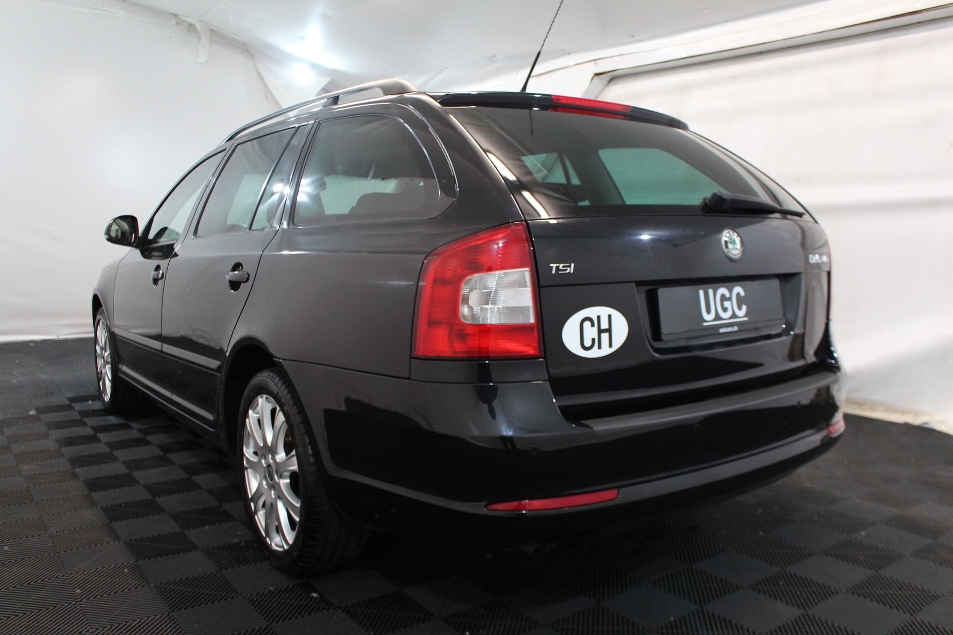 SKODA Octavia Combi 1.4 TSI Elegance-showroom-element-3