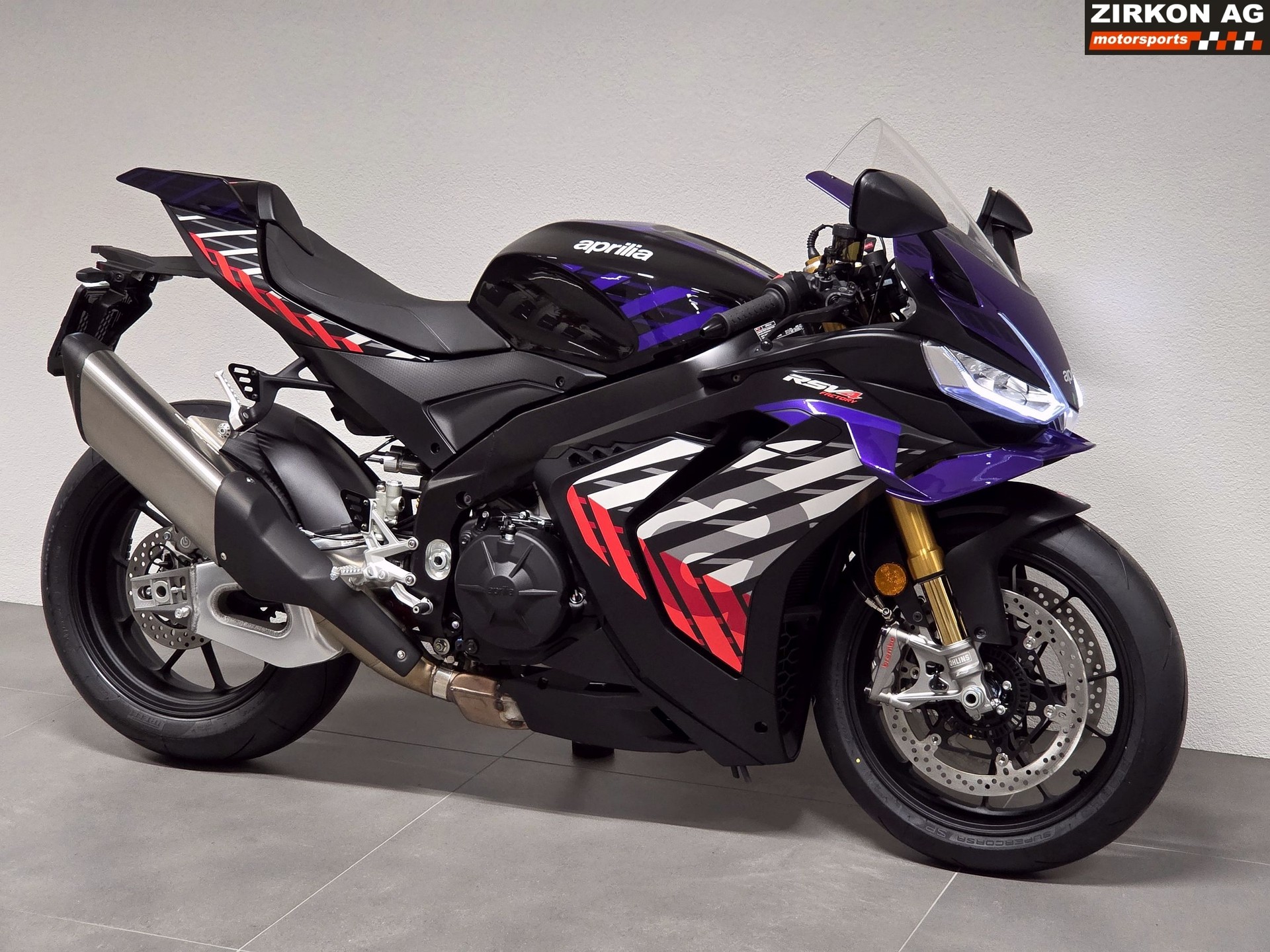 APRILIA RSV4 1100 E5+ Factory-showroom-element-1