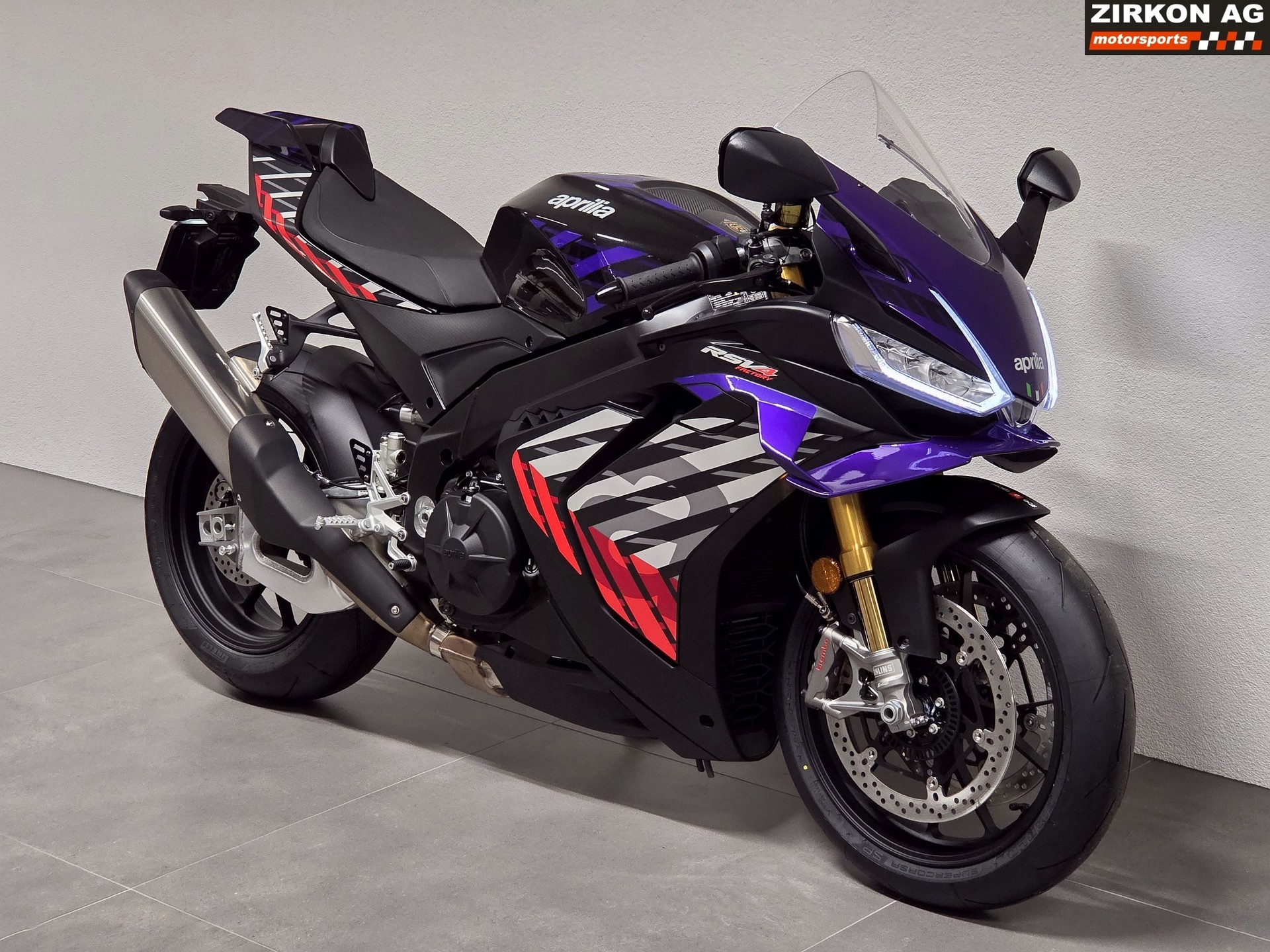APRILIA RSV4 1100 E5+ Factory-showroom-element-2