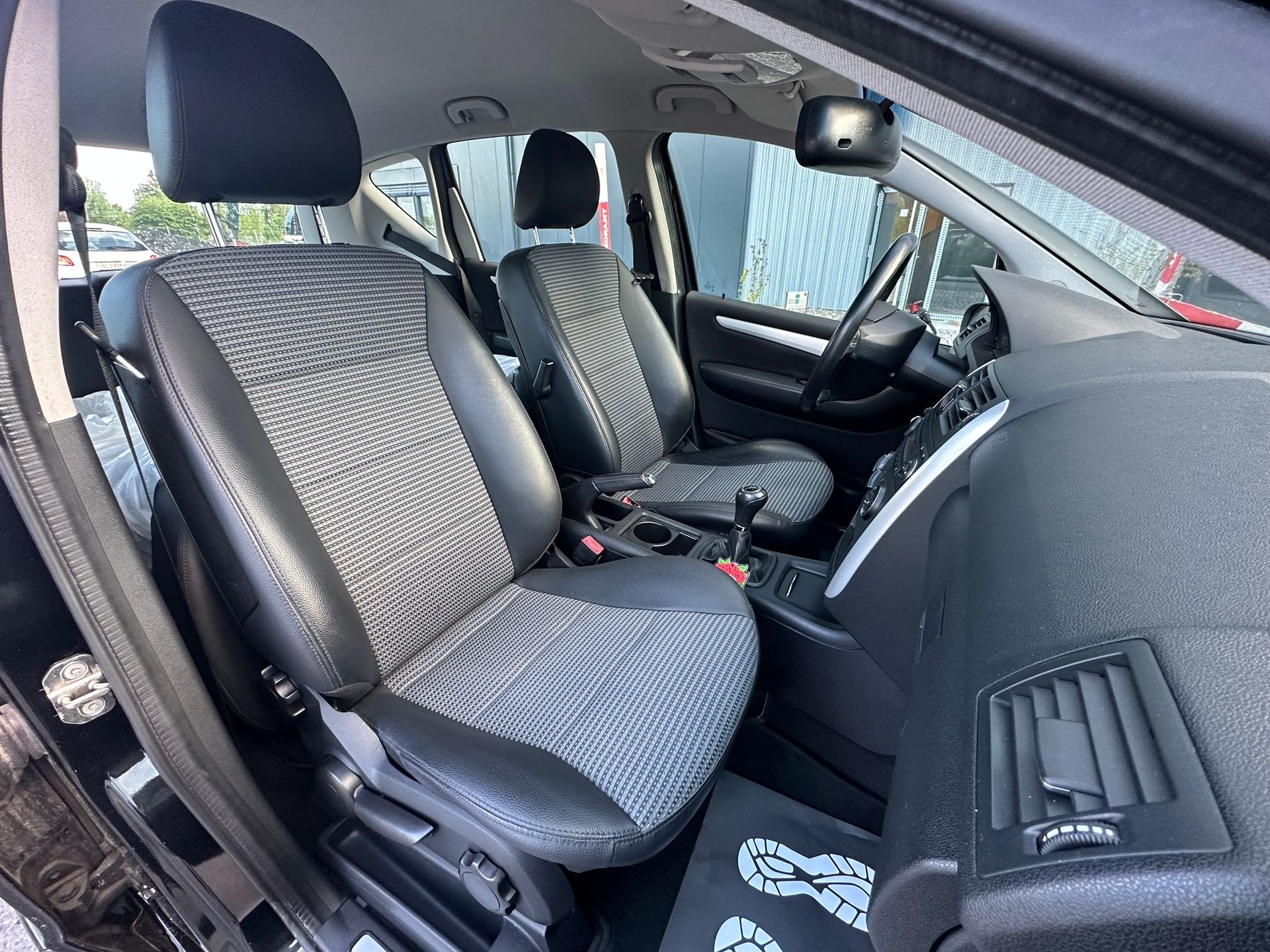 MERCEDES-BENZ A 170 Avantgarde-image-9