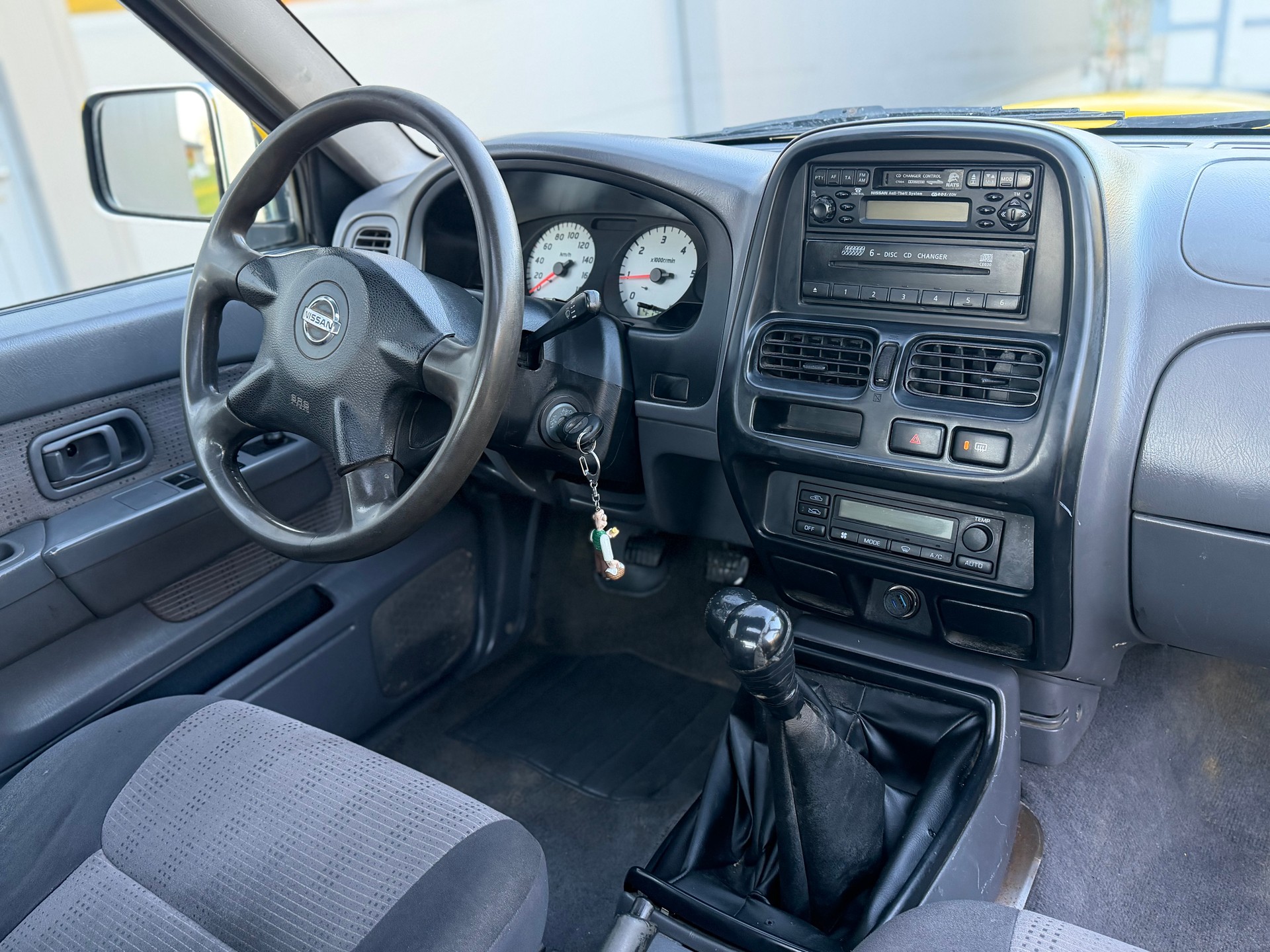 NISSAN King Cab Navara 2.5 Di 4x4-image-8