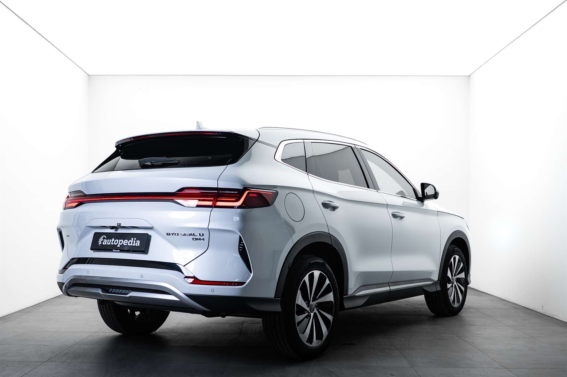 BYD Seal U DM-i PHEV Design AWD 324PS Automat-showroom-element-2