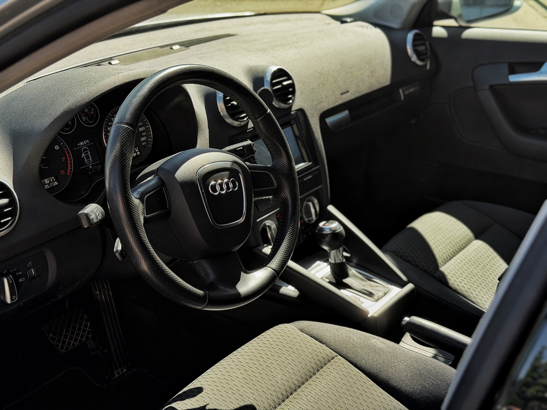 AUDI A3 Sportback 2.0 TFSI Ambition quattro S-tronic-image-8