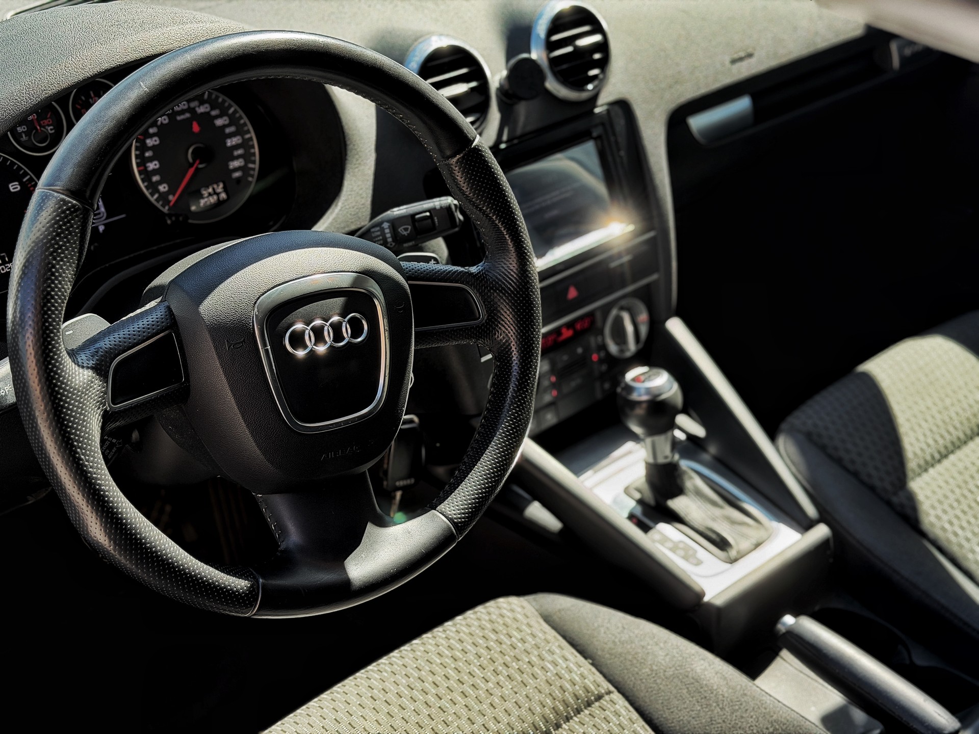 AUDI A3 Sportback 2.0 TFSI Ambition quattro S-tronic-image-11