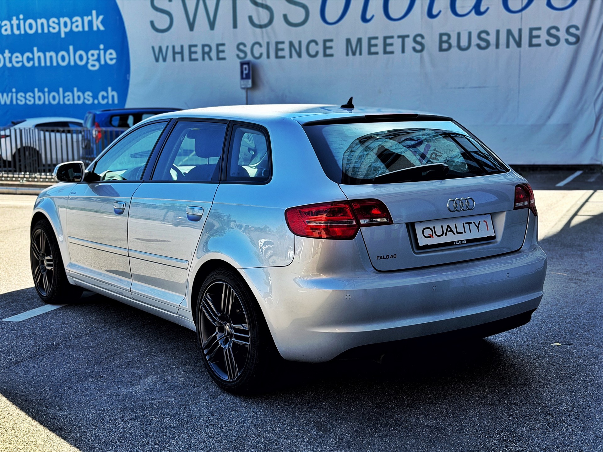 AUDI A3 Sportback 2.0 TFSI Ambition quattro S-tronic-image-4
