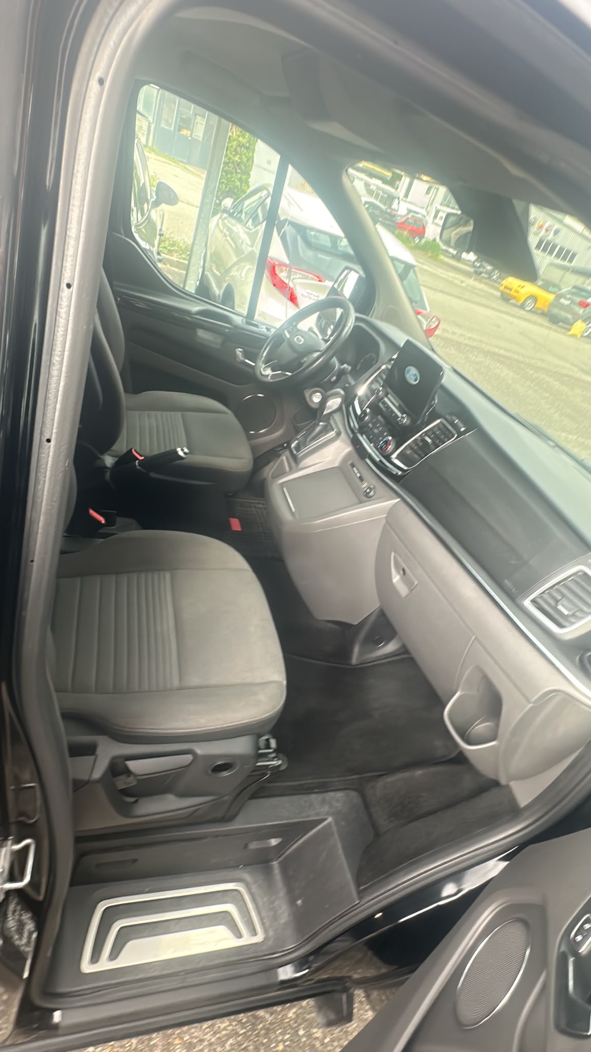 FORD Tourneo Custom 310 L1H1 Titanium SelectShift A-image-5