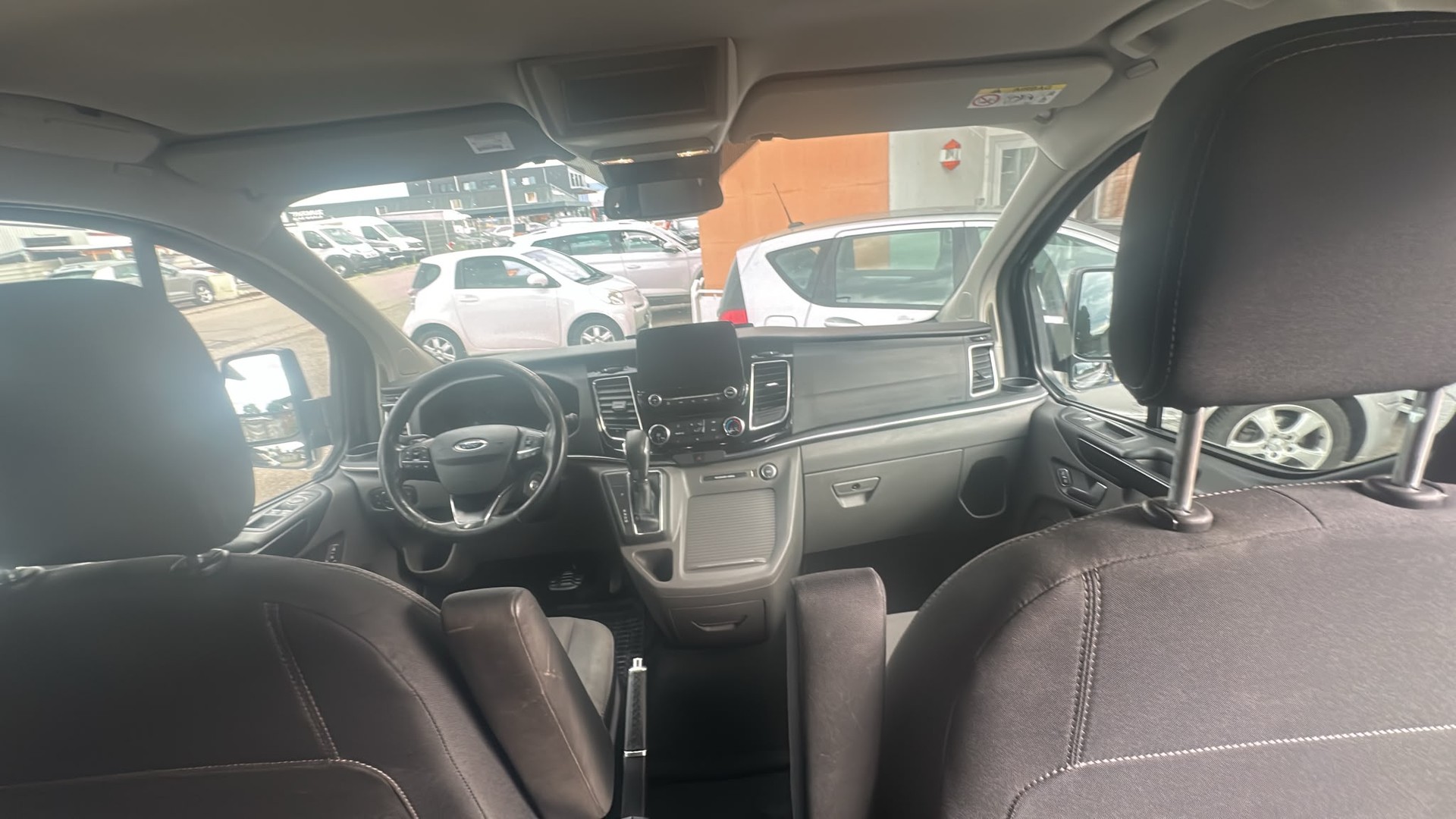 FORD Tourneo Custom 310 L1H1 Titanium SelectShift A-image-7
