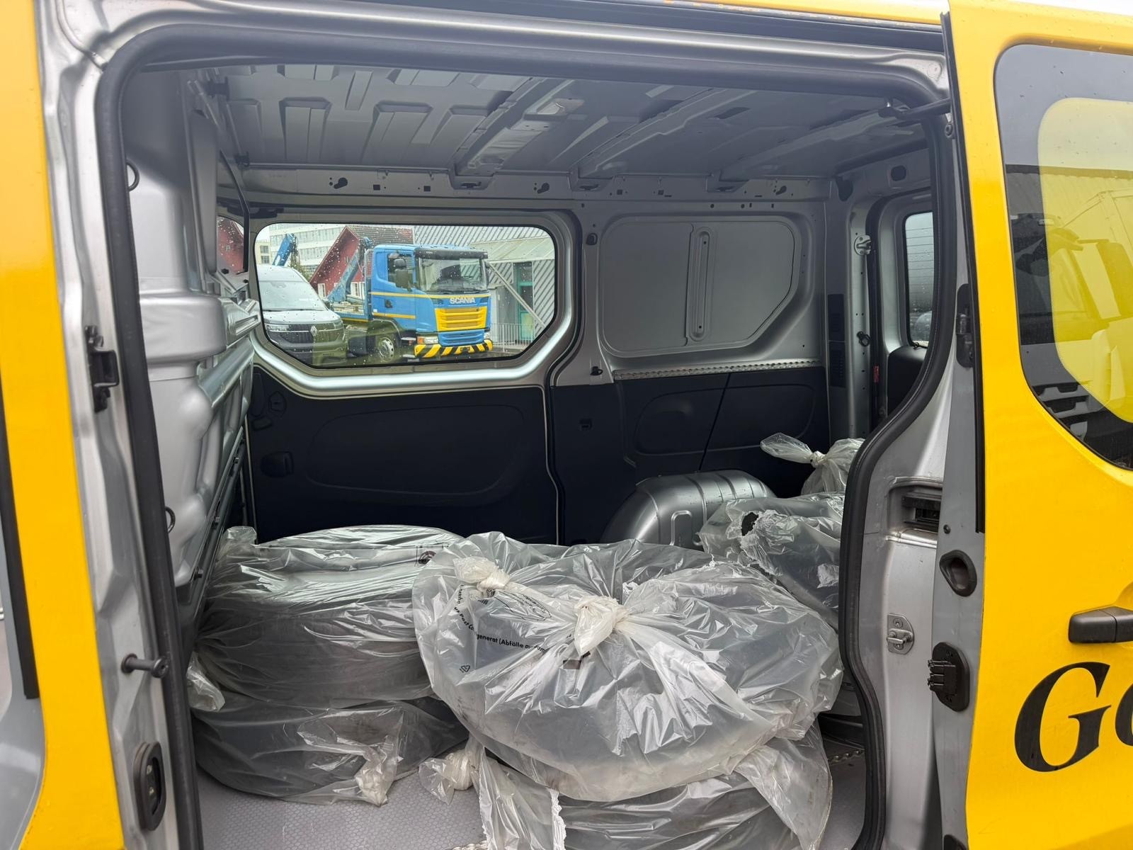 RENAULT Trafic 2.0 Energy dCi 120 3.0t Business L1H1-image-11