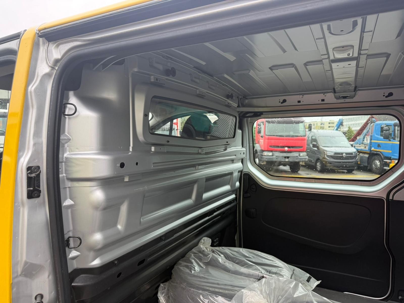 RENAULT Trafic 2.0 Energy dCi 120 3.0t Business L1H1-image-12