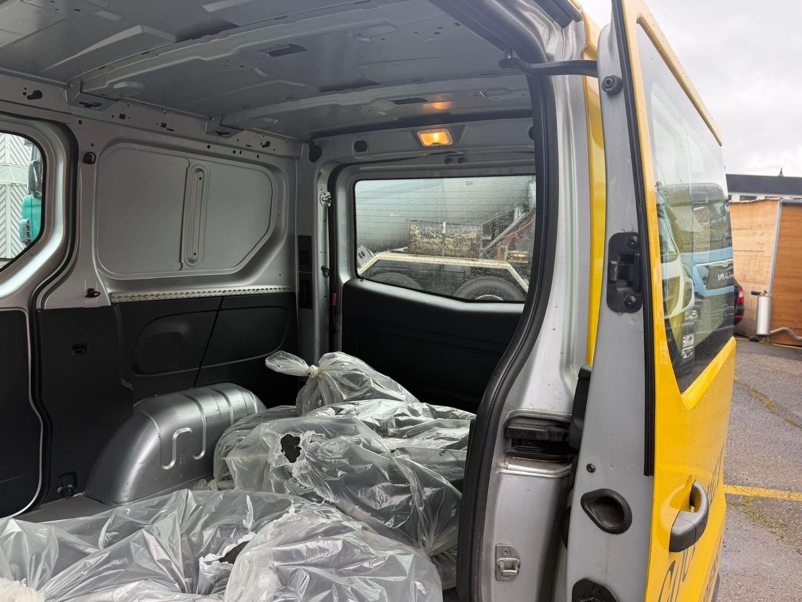 RENAULT Trafic 2.0 Energy dCi 120 3.0t Business L1H1-image-13