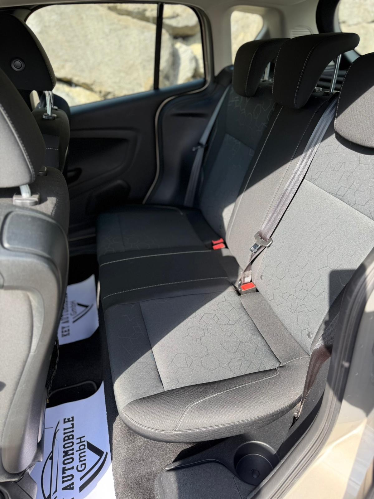 FORD B-Max 1.6 Ti-VCT Trend PowerShift-image-9