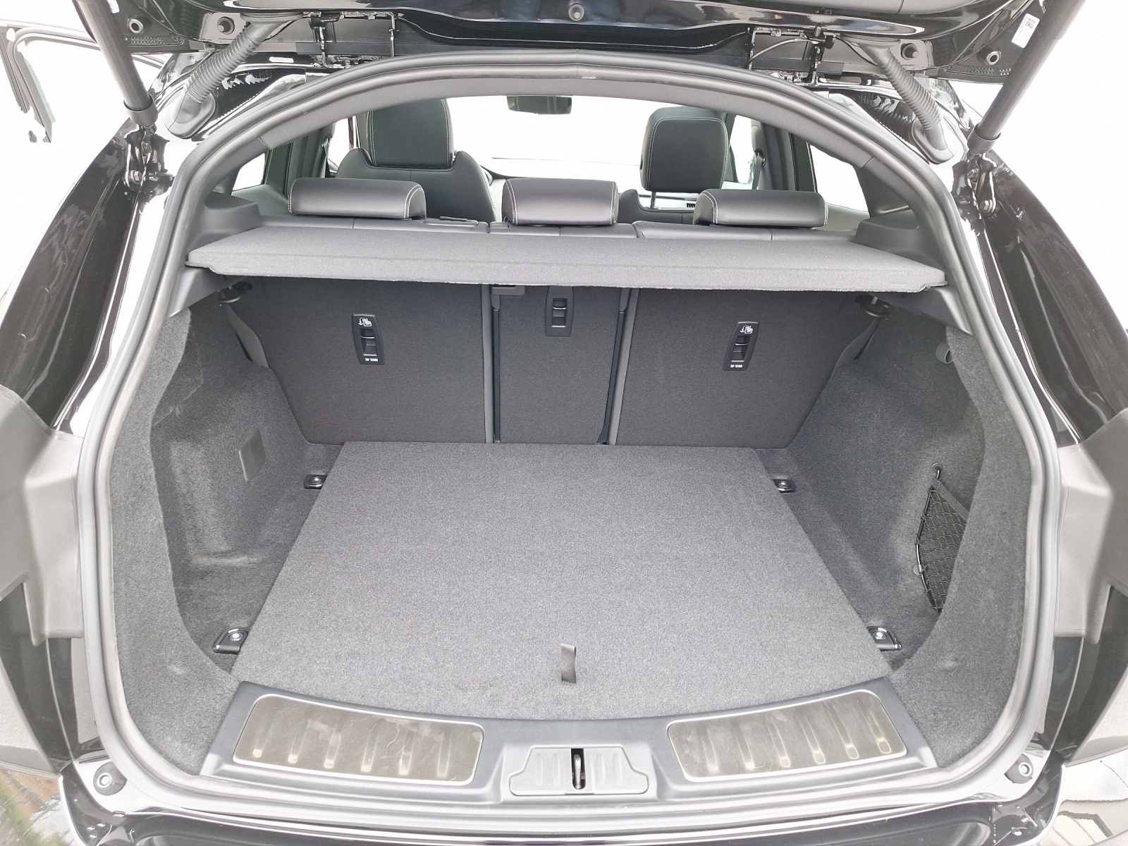 JAGUAR E-Pace 2.0 I4 250 R-Dynamic S AWD-image-10