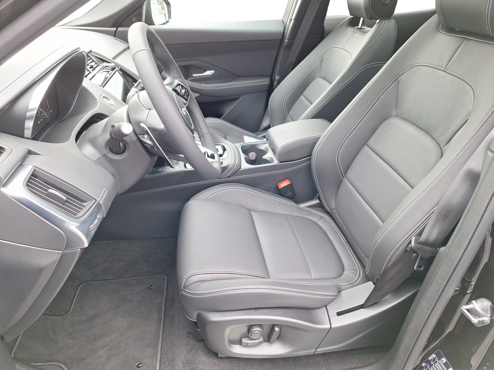 JAGUAR E-Pace 2.0 I4 250 R-Dynamic S AWD-image-4