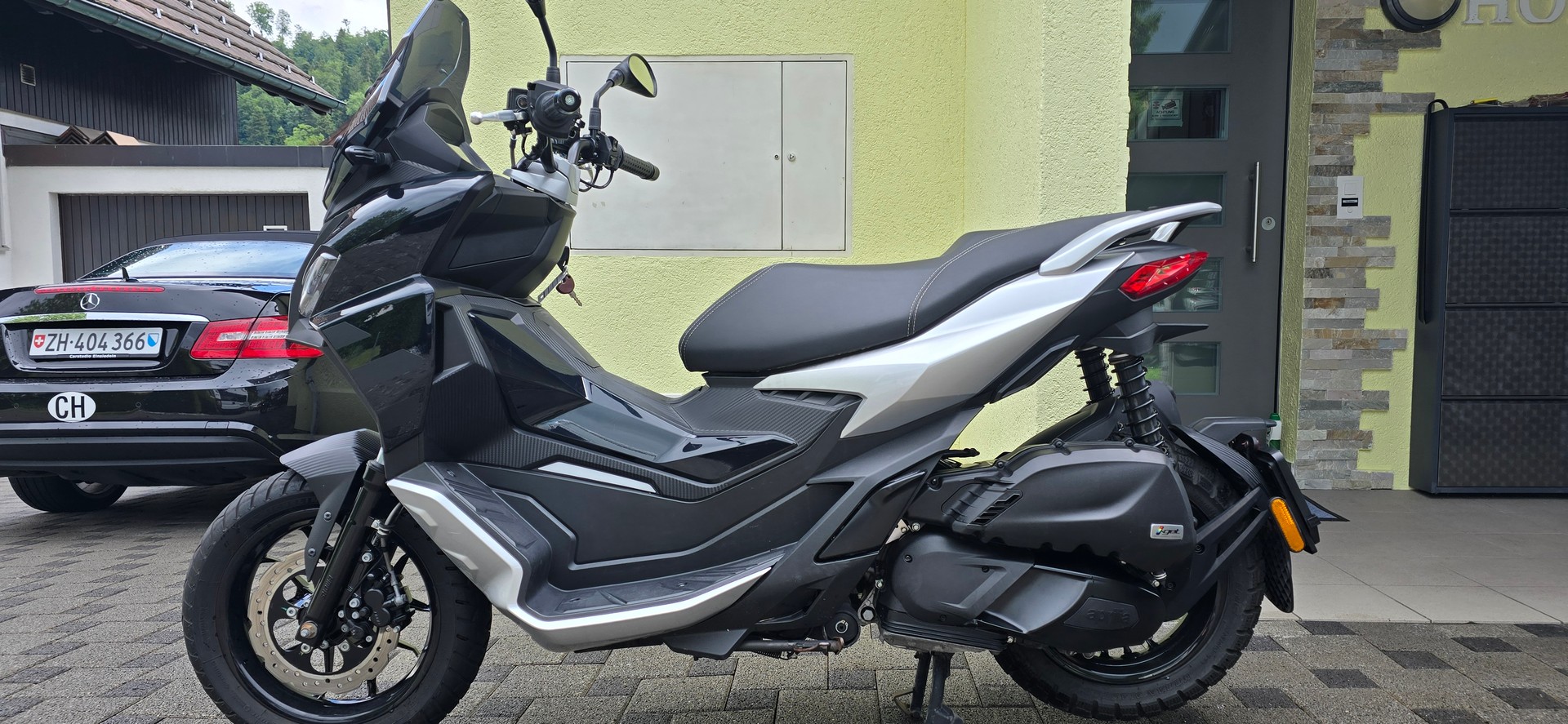 APRILIA SR 125 GT ABS