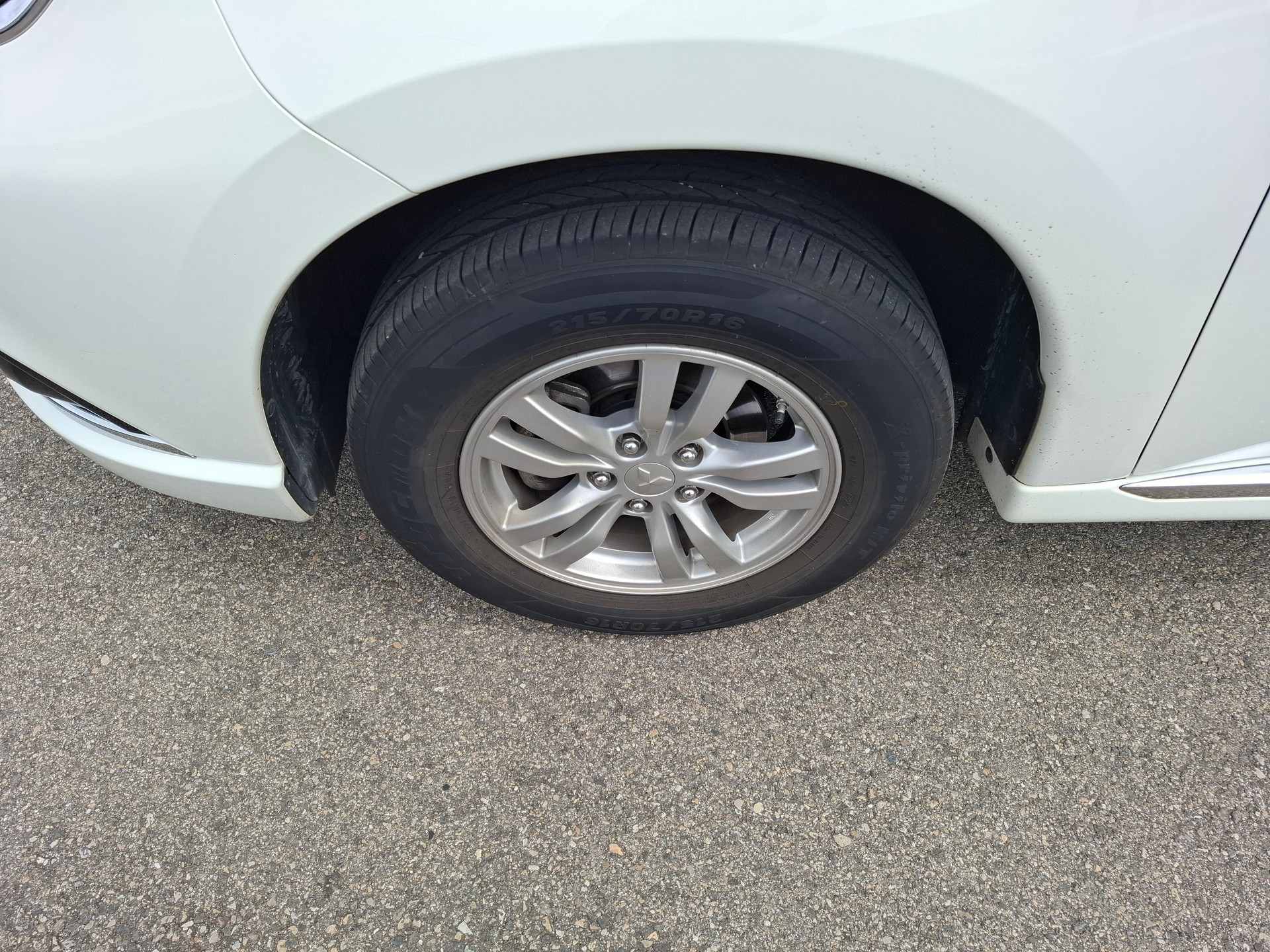 MITSUBISHI Outlander 2.0 PHEV Value 4WD Automatic-image-6