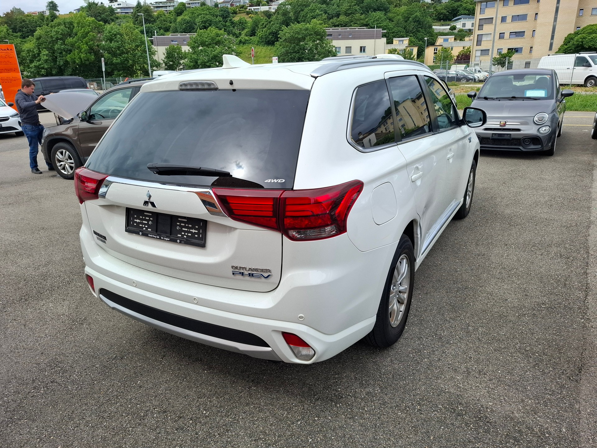 MITSUBISHI Outlander 2.0 PHEV Value 4WD Automatic-image-1