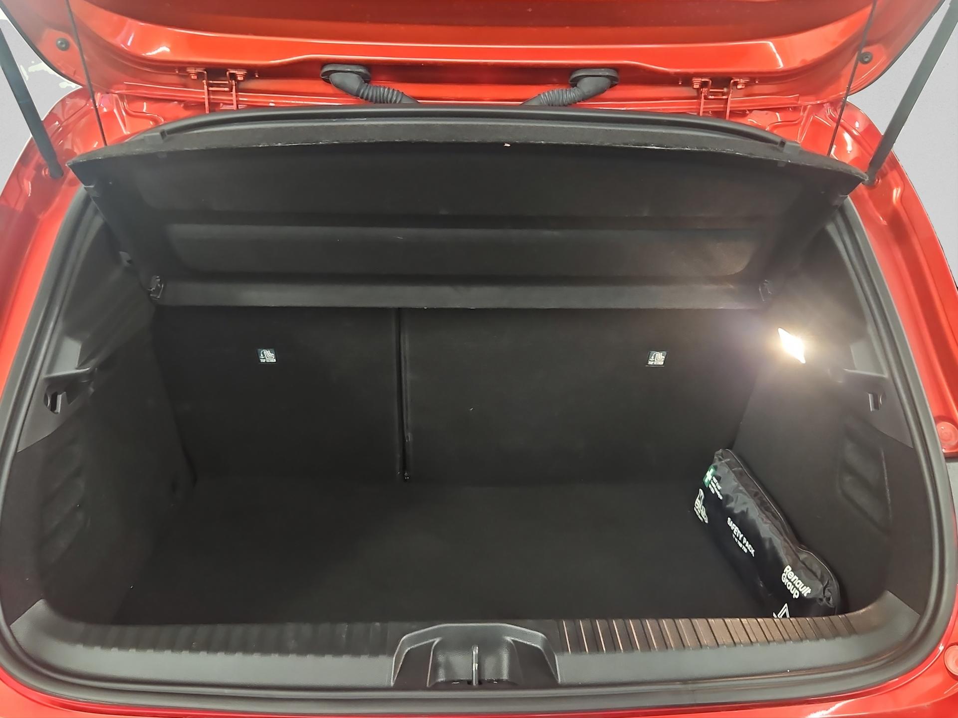 RENAULT Clio 1.6 E-Tech Techno-image-14
