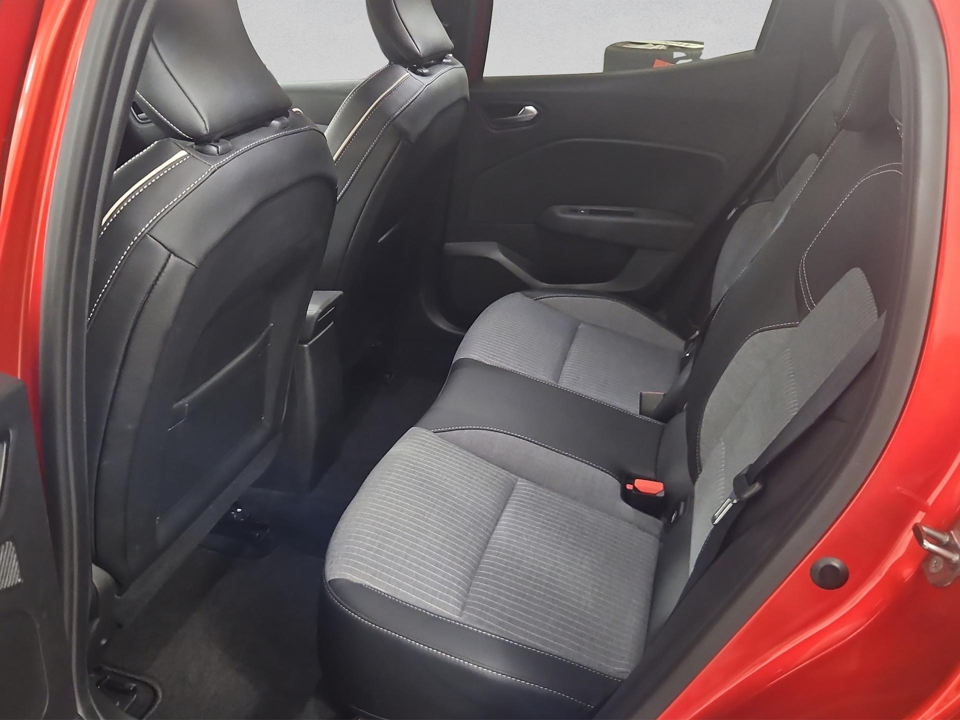 RENAULT Clio 1.6 E-Tech Techno-image-13