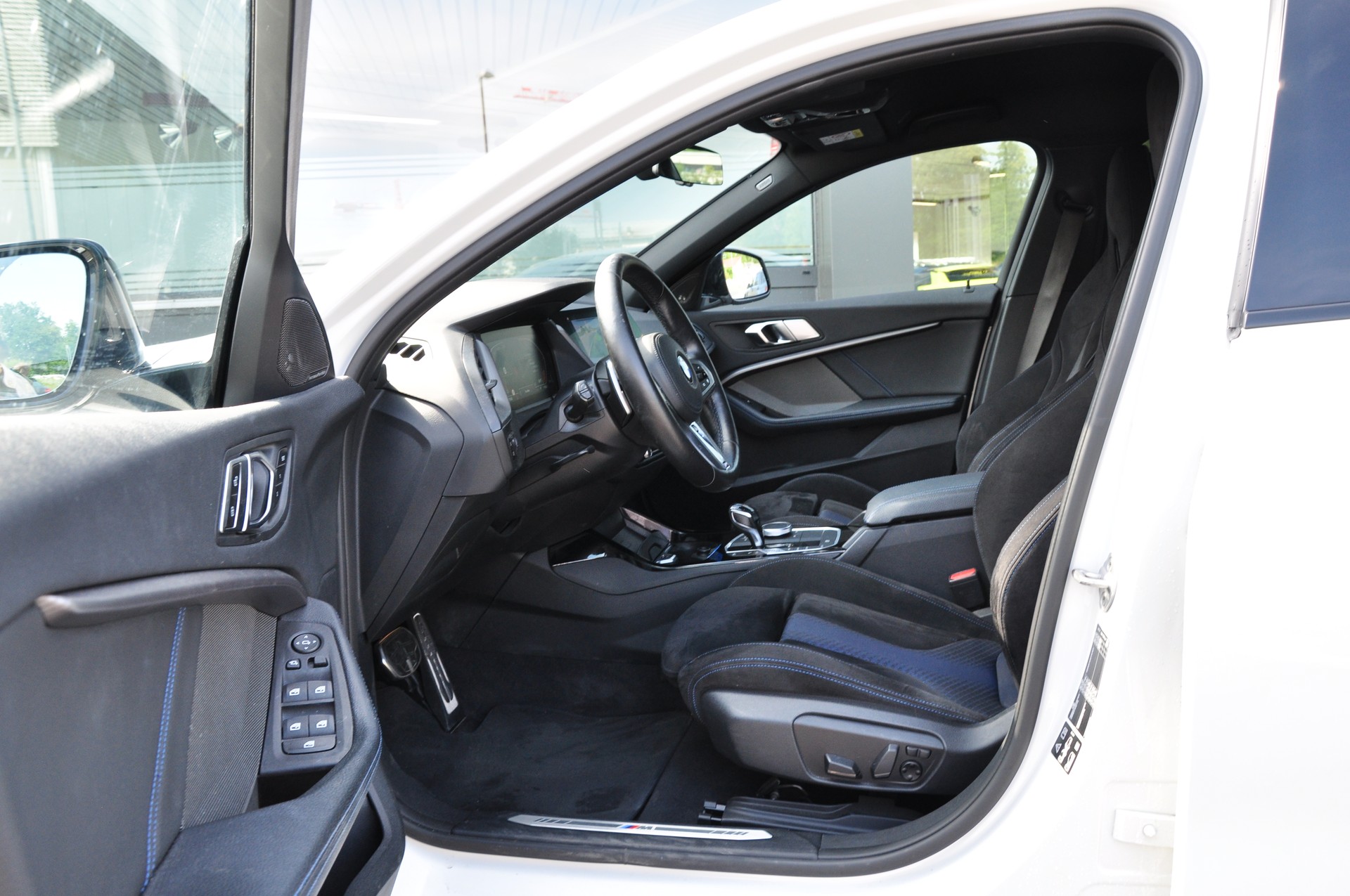 BMW 120d xDrive Steptronic Pure M Sport-image-16
