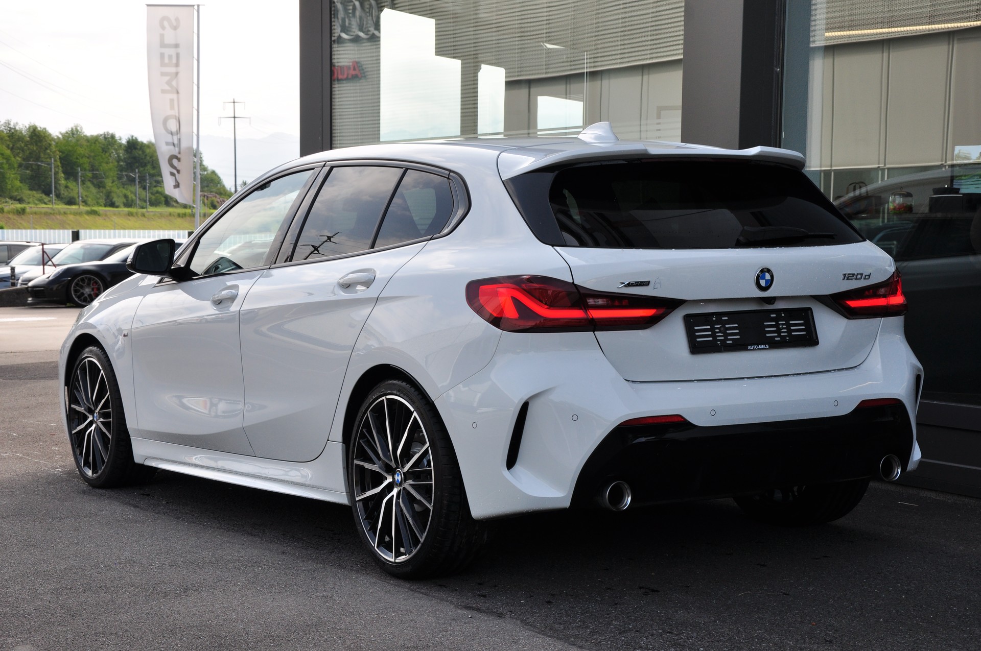 BMW 120d xDrive Steptronic Pure M Sport-image-8