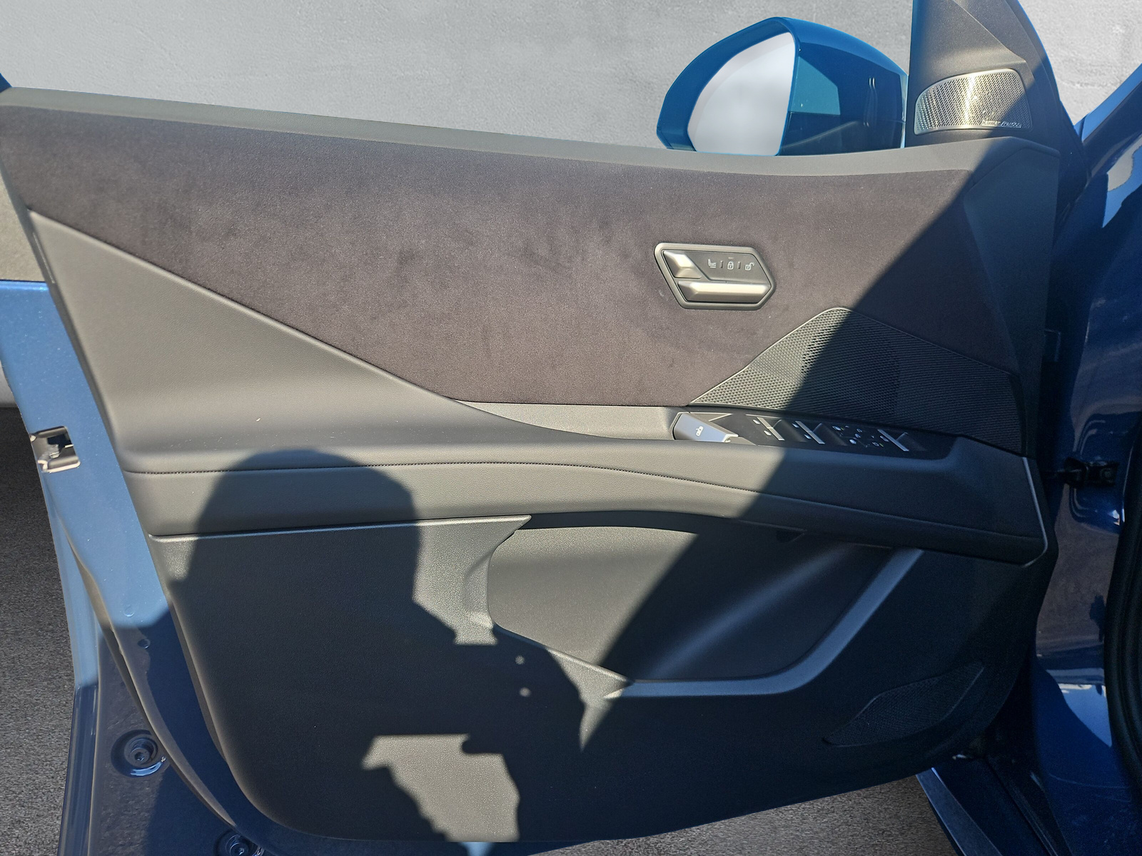 BMW iX3 50 xDrive M Sport-image-16