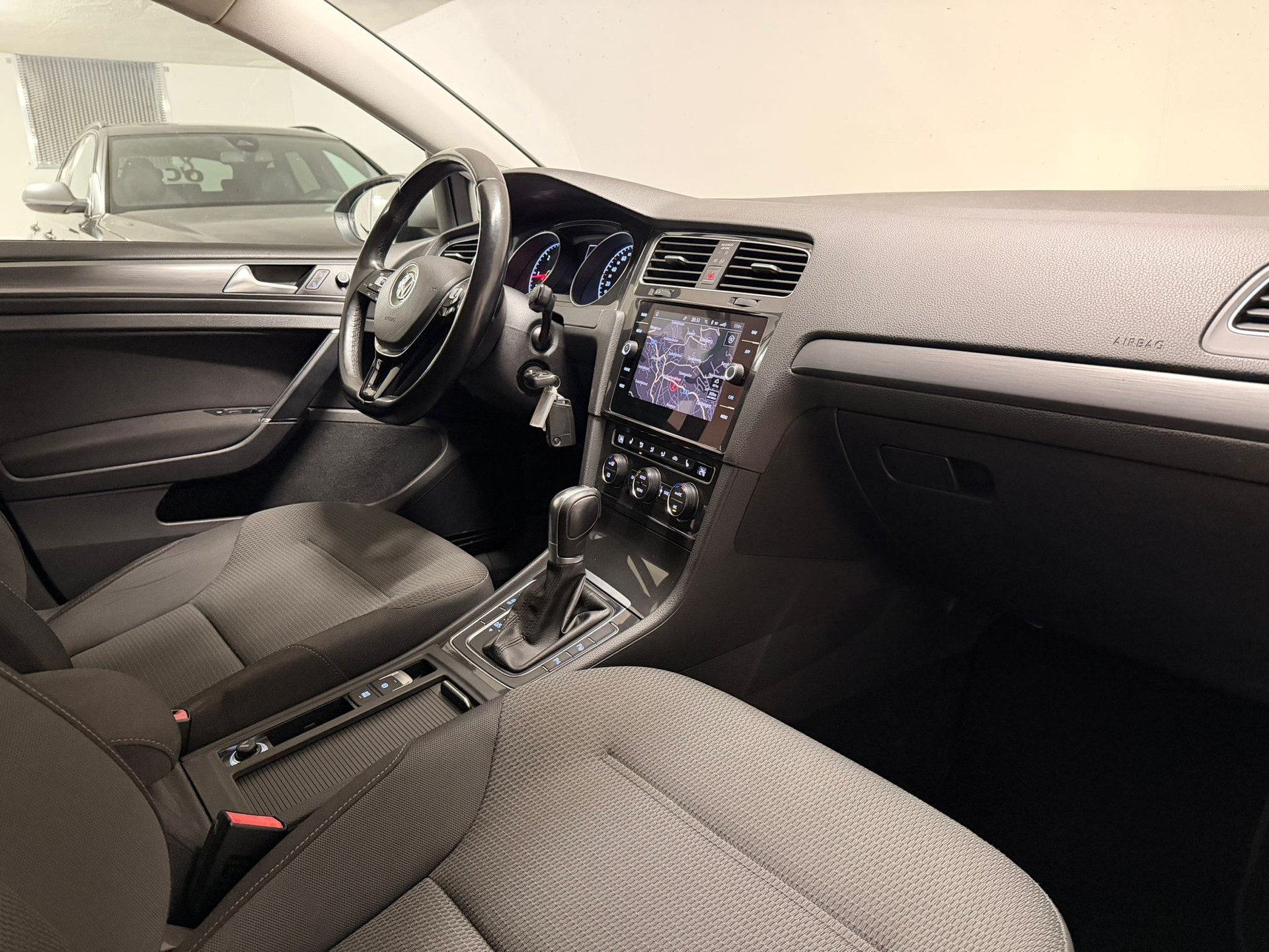 VW Variant 1.6TDI / DSG-image-13