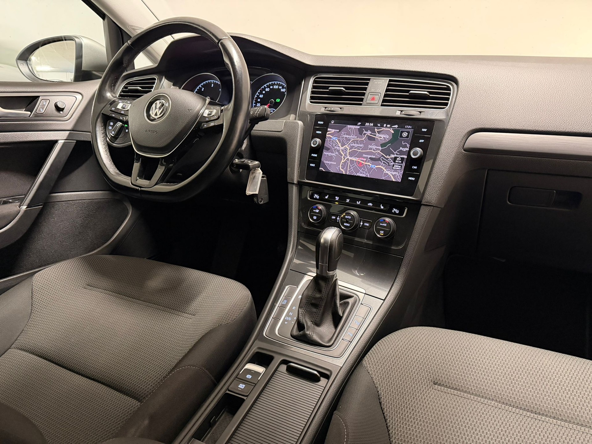 VW Variant 1.6TDI / DSG-image-14