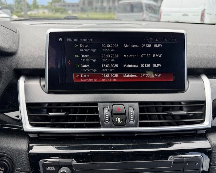 BMW 225xe iPerformance Active Tourer Steptronic Luxury Line-image-4