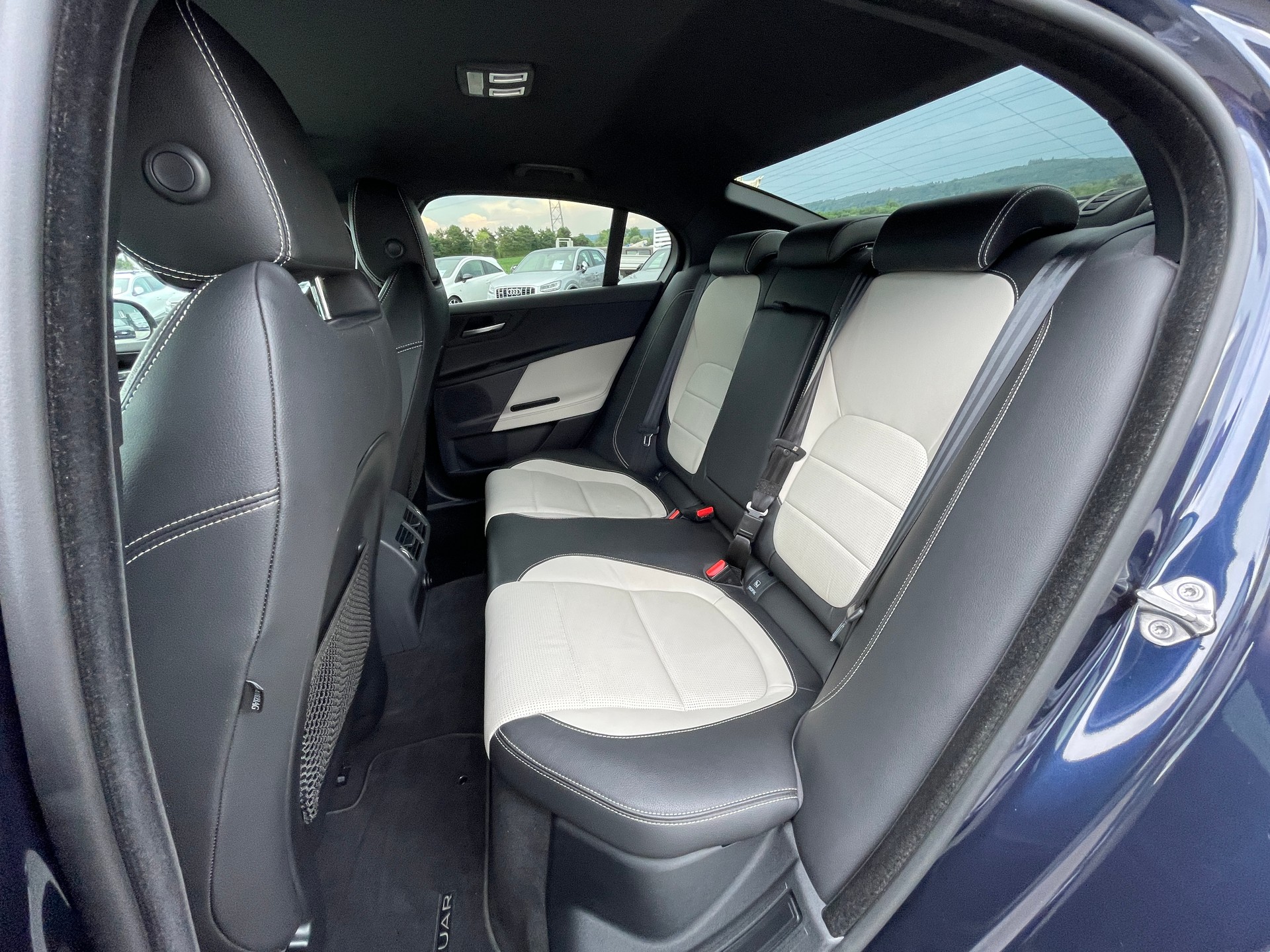 JAGUAR XE 25t 2.0 R-Sport Automatic-image-13
