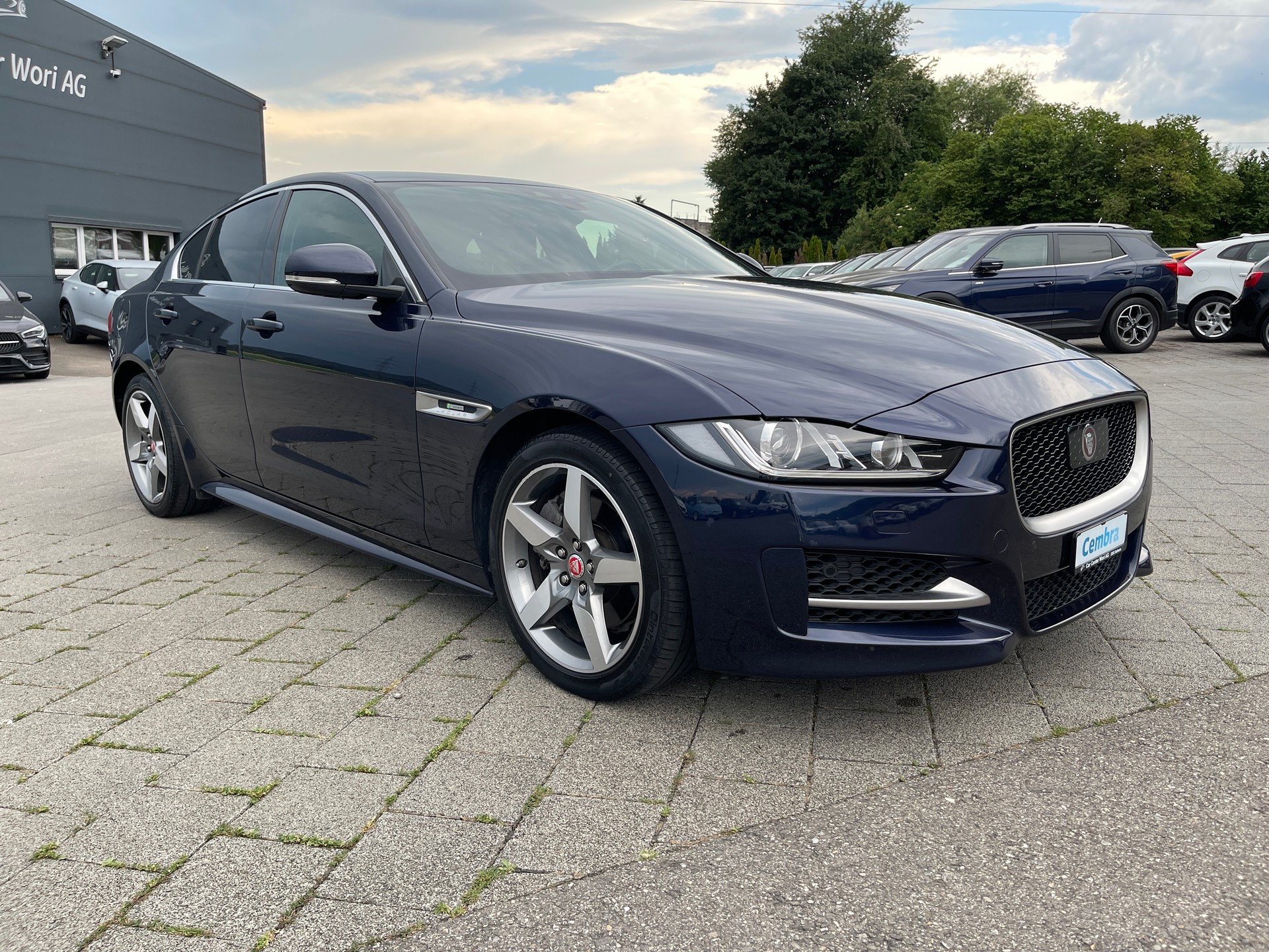 JAGUAR XE 25t 2.0 R-Sport Automatic-image-4