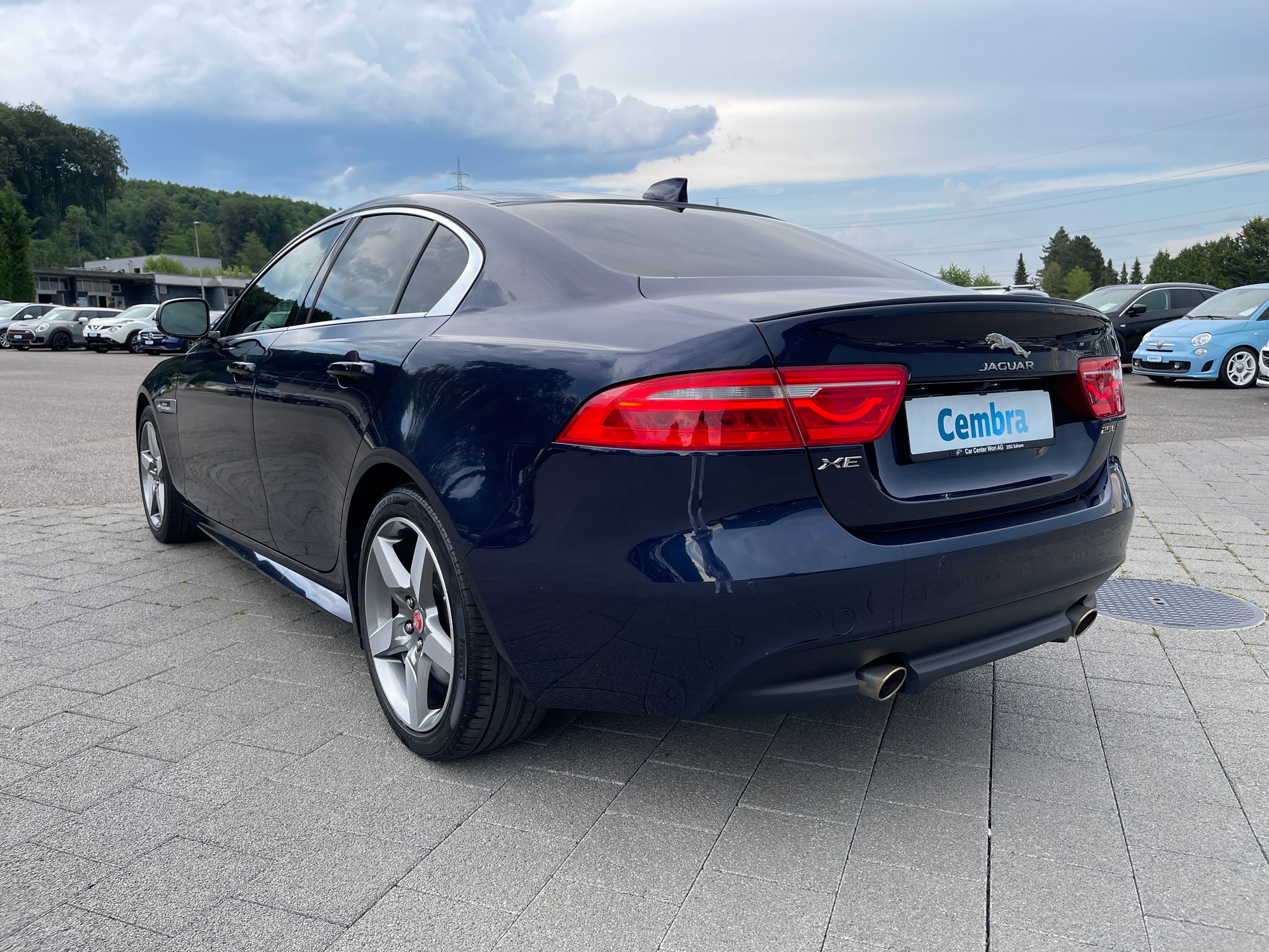 JAGUAR XE 25t 2.0 R-Sport Automatic-image-2