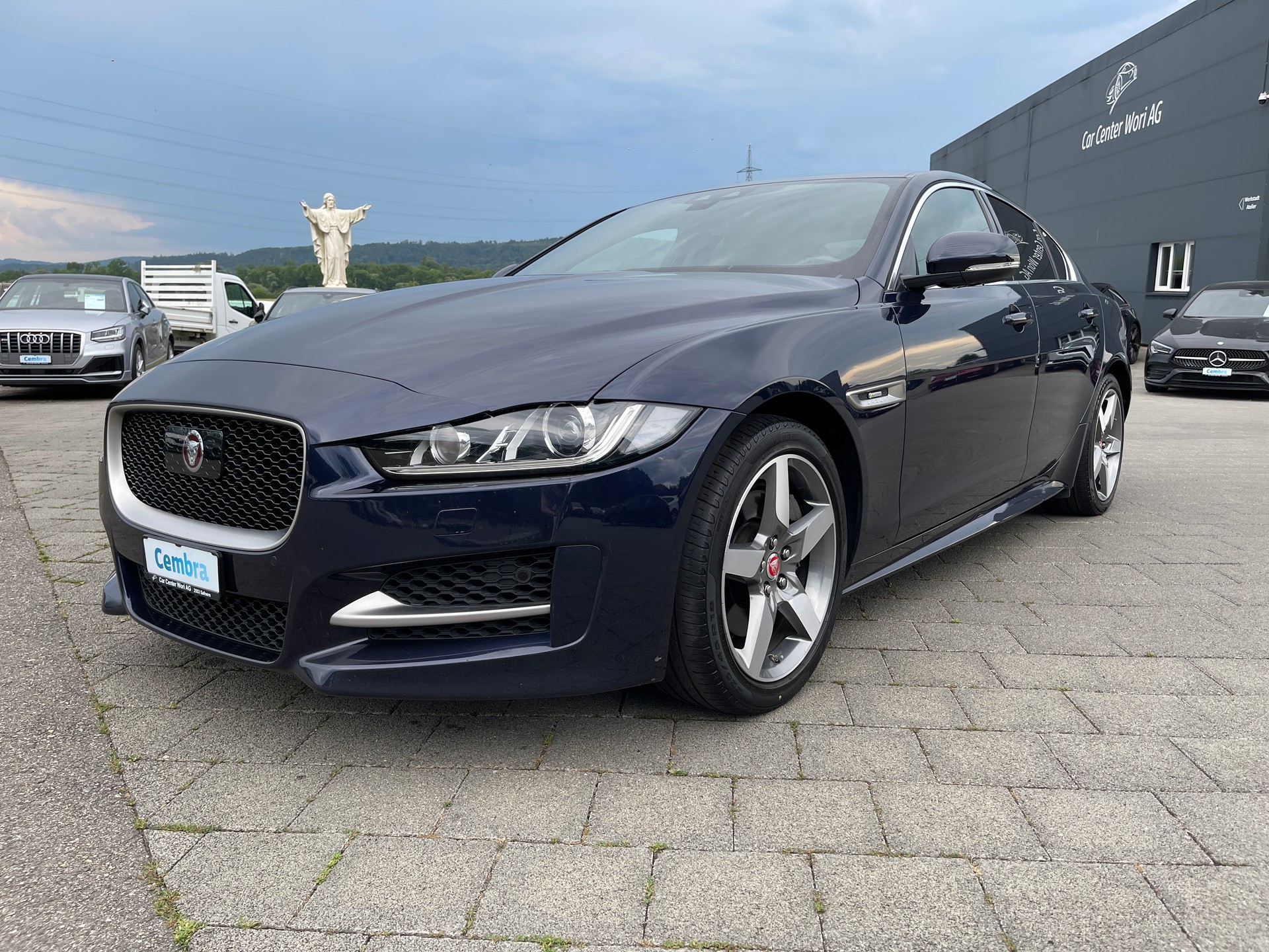 JAGUAR XE 25t 2.0 R-Sport Automatic-image-1