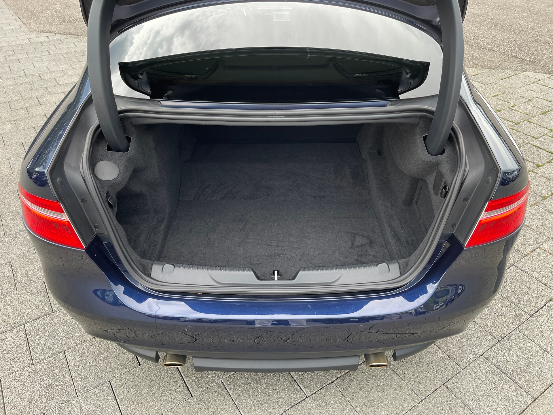 JAGUAR XE 25t 2.0 R-Sport Automatic-image-14