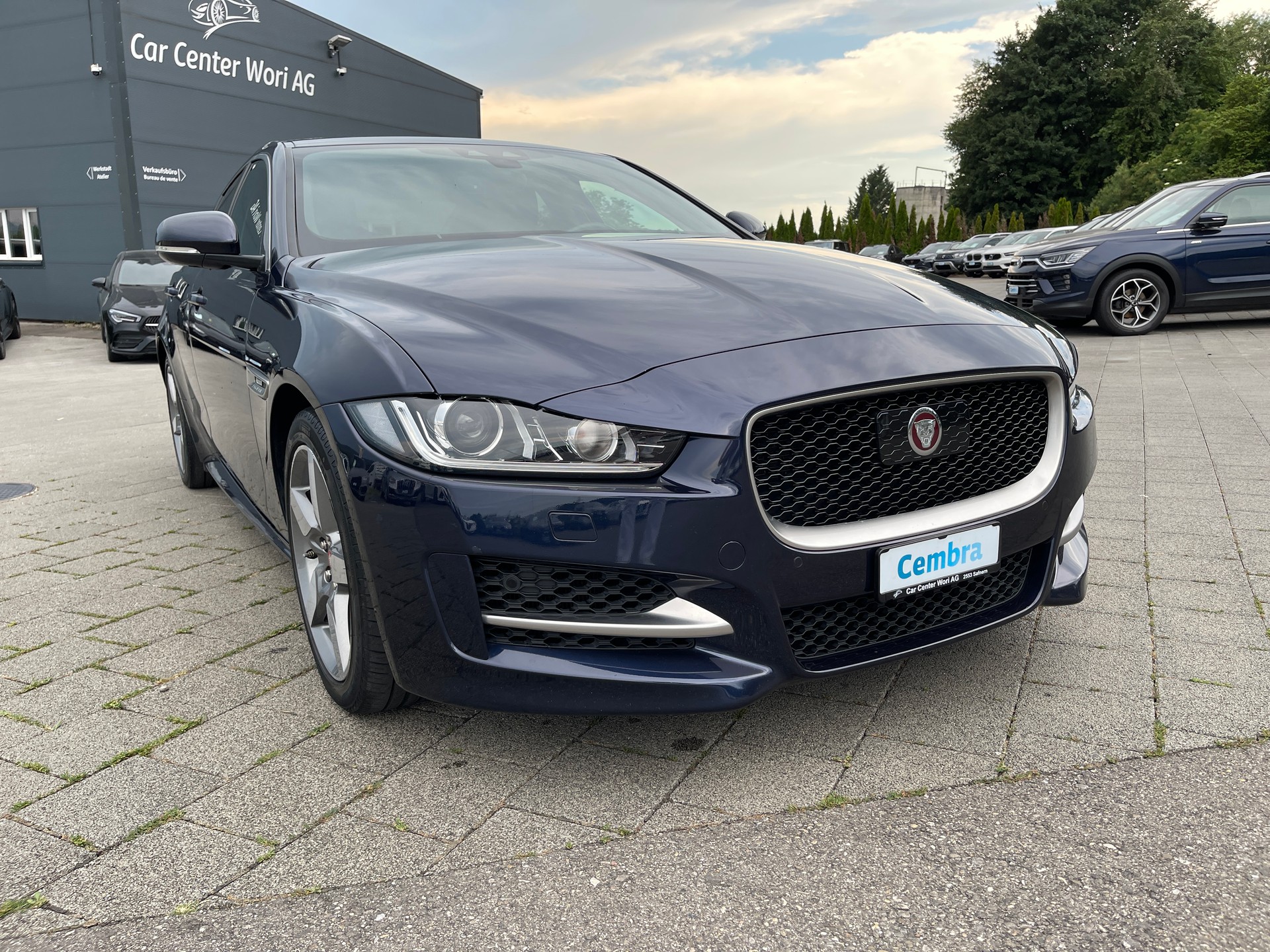 JAGUAR XE 25t 2.0 R-Sport Automatic-image-5