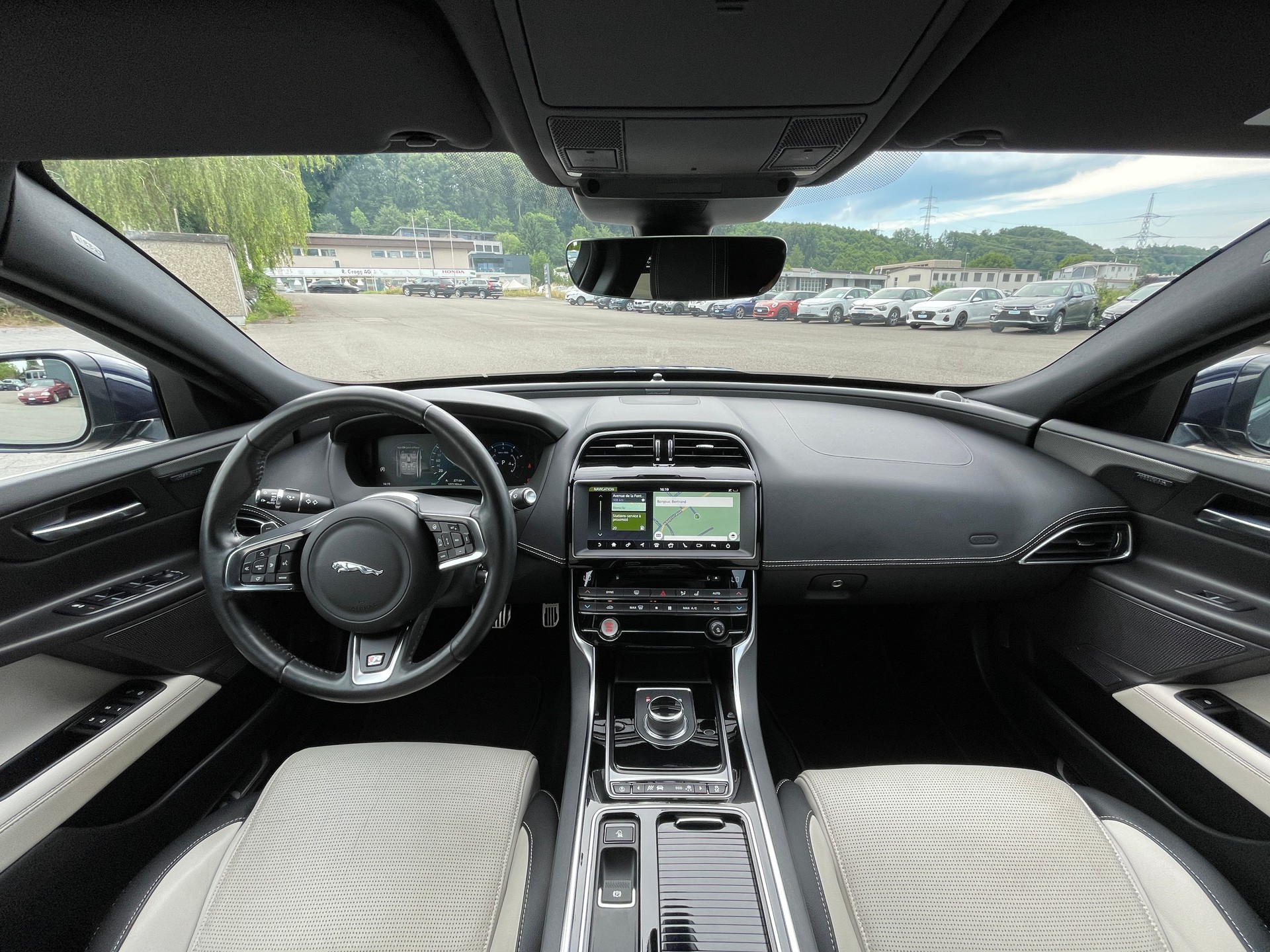 JAGUAR XE 25t 2.0 R-Sport Automatic-image-7