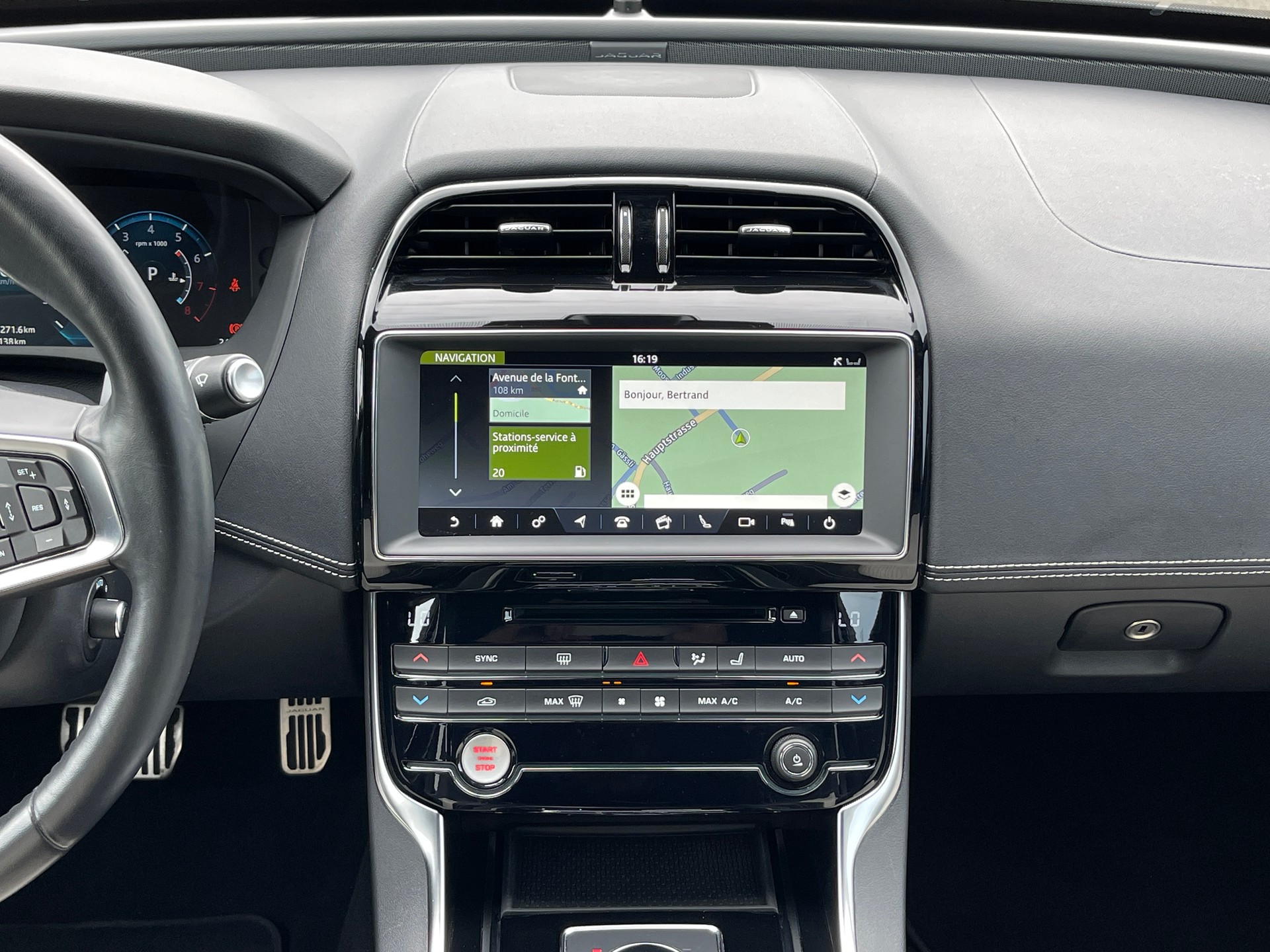 JAGUAR XE 25t 2.0 R-Sport Automatic-image-9