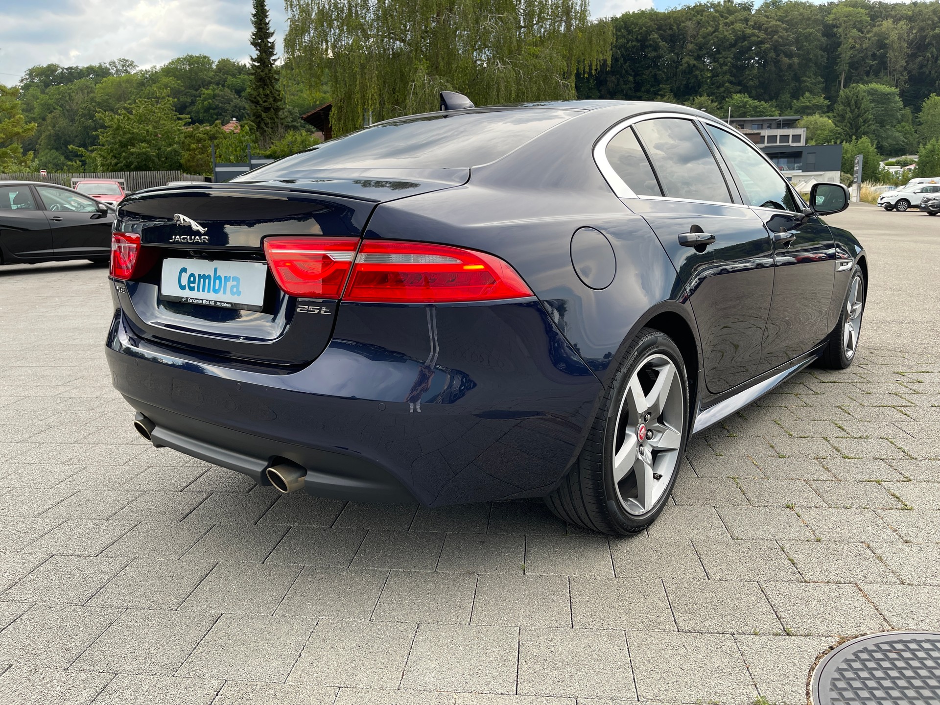 JAGUAR XE 25t 2.0 R-Sport Automatic-image-3