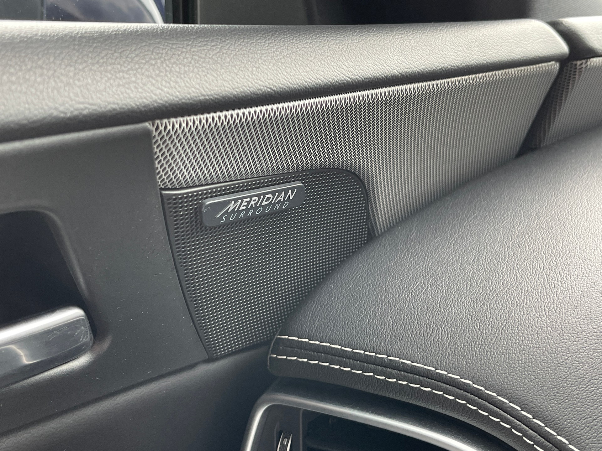 JAGUAR XE 25t 2.0 R-Sport Automatic-image-10