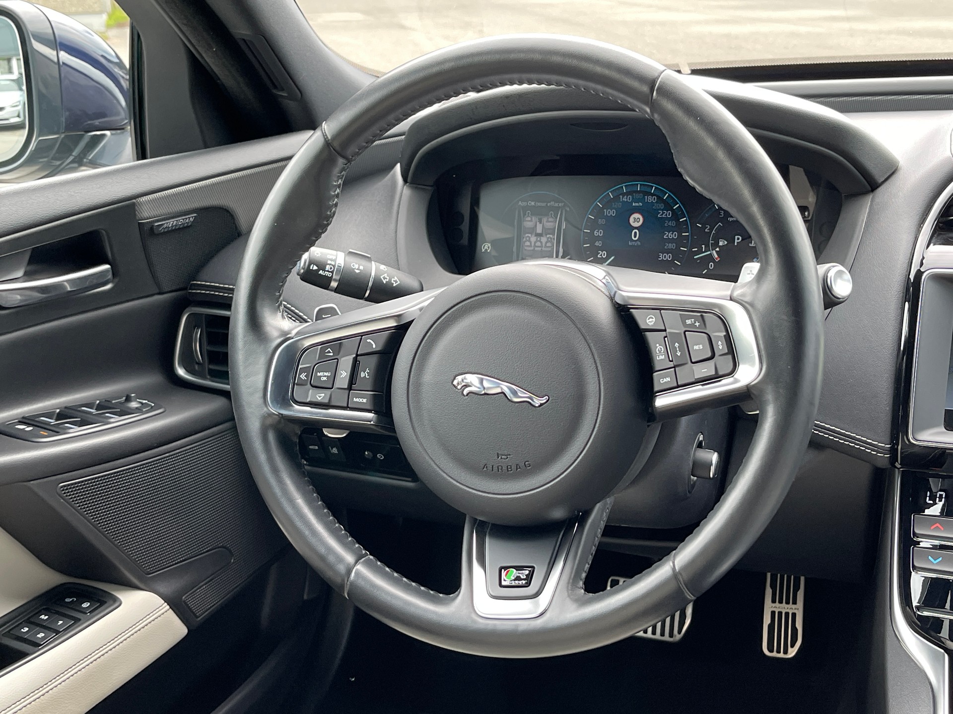 JAGUAR XE 25t 2.0 R-Sport Automatic-image-8