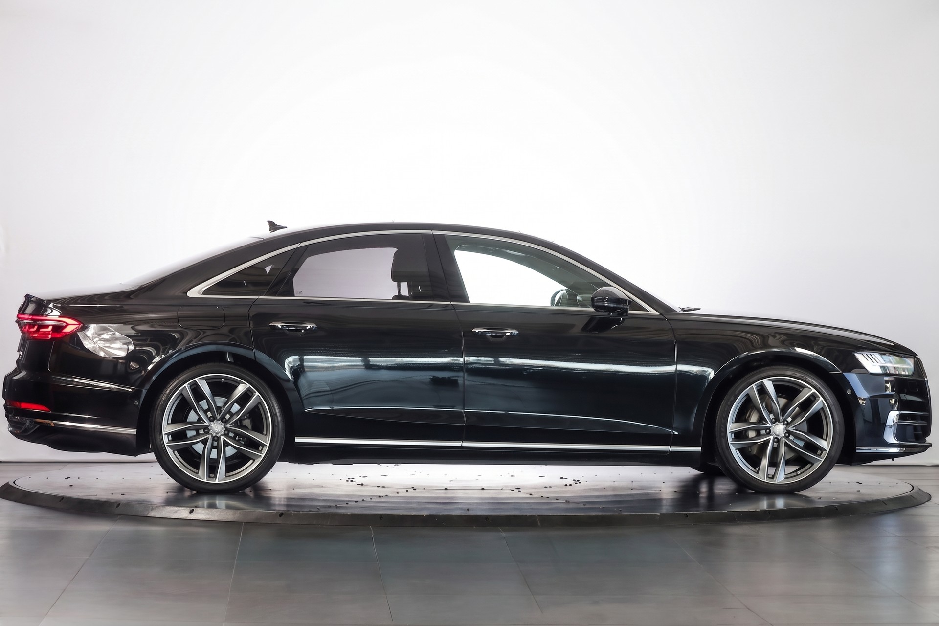 AUDI A8 50 TDI quattro tiptronic-image-4