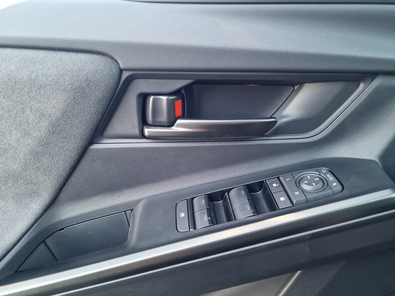 TOYOTA C-HR+ 77 kWh Style FWD Reichweite 607 km-image-12