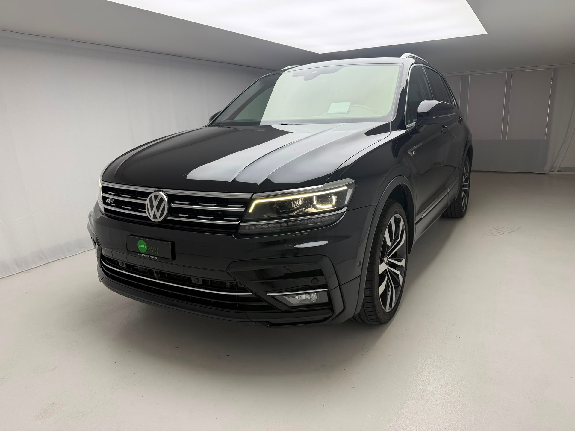 VW Tiguan 2.0 TDI SCR Highline 4Motion DSG-showroom-element-1