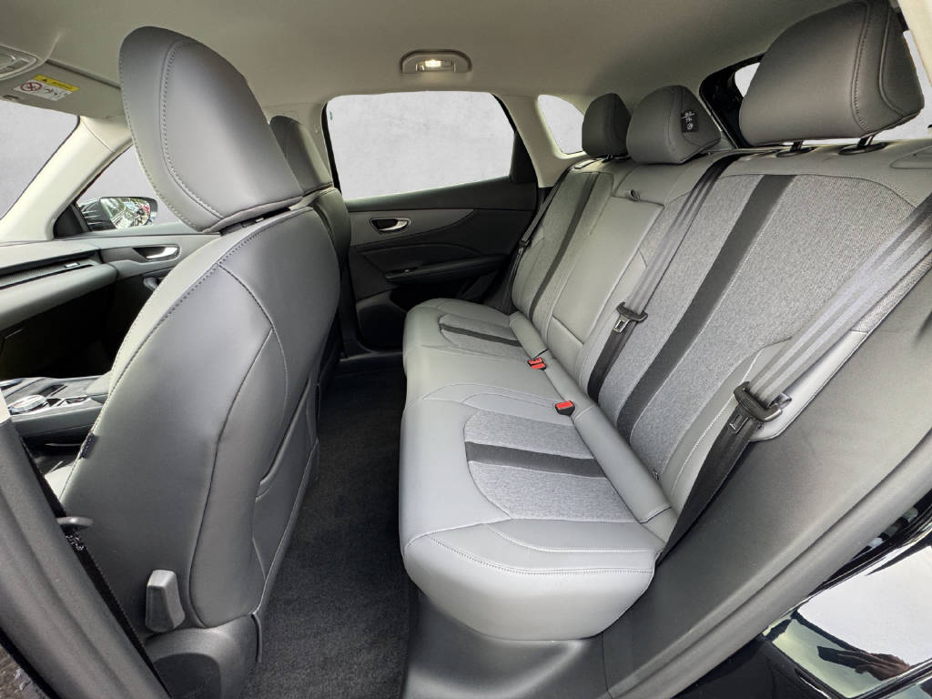 MG S5 EV 64 kWh Luxury EV-image-6