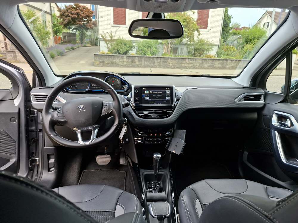 PEUGEOT 2008 1.6 VTi Allure-image-10